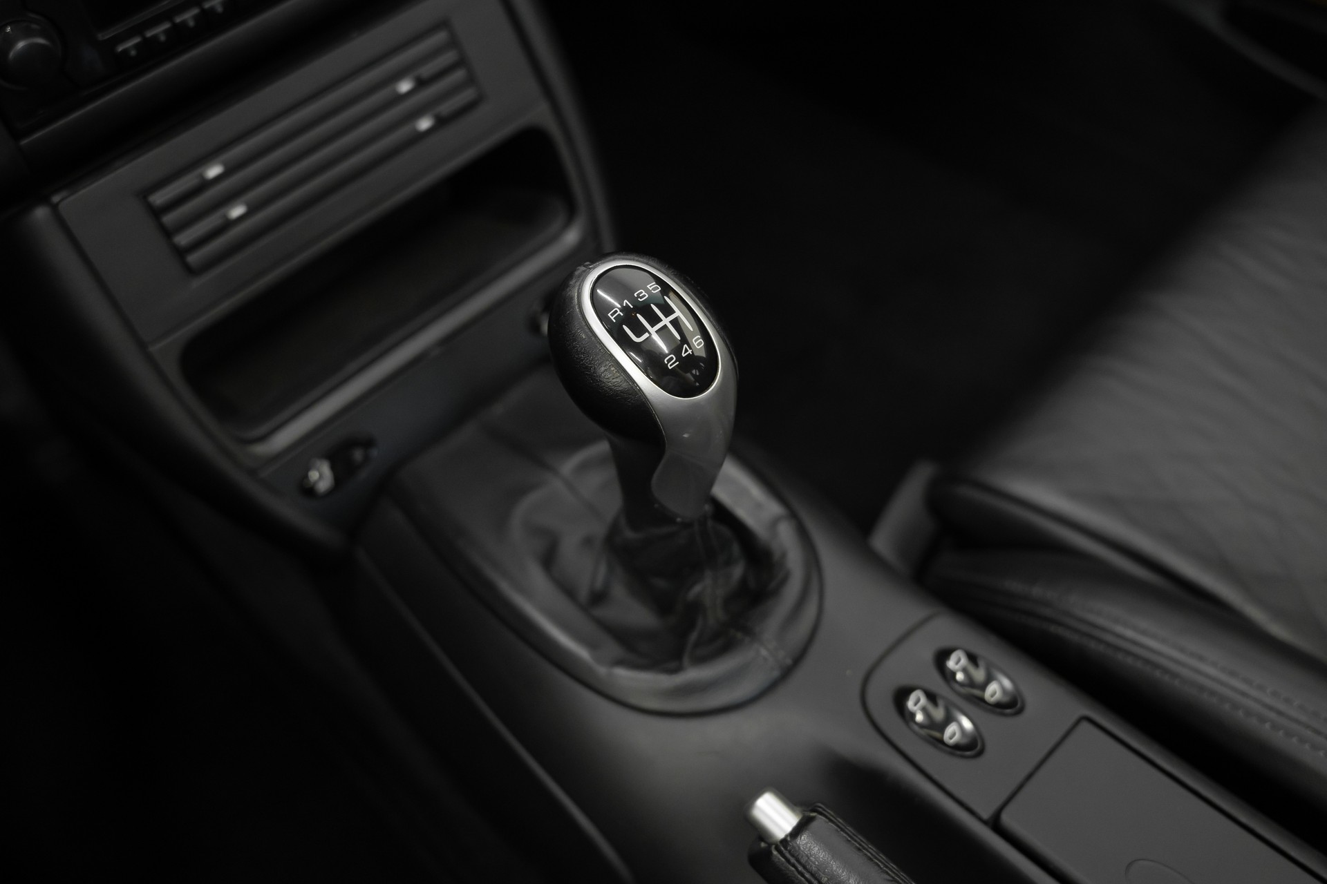 PORSCHE 911 Turbo-image-21