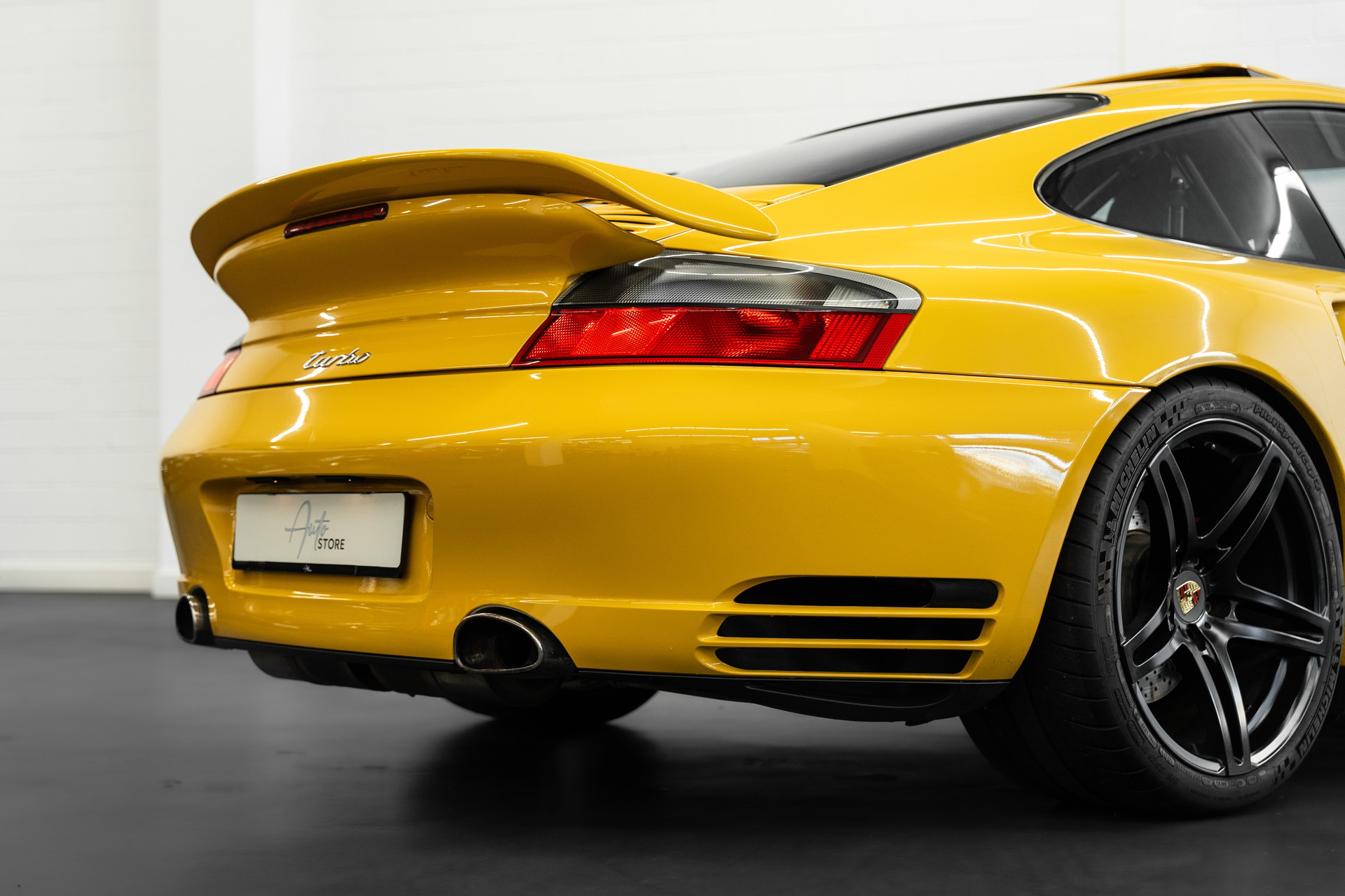PORSCHE 911 Turbo-image-6