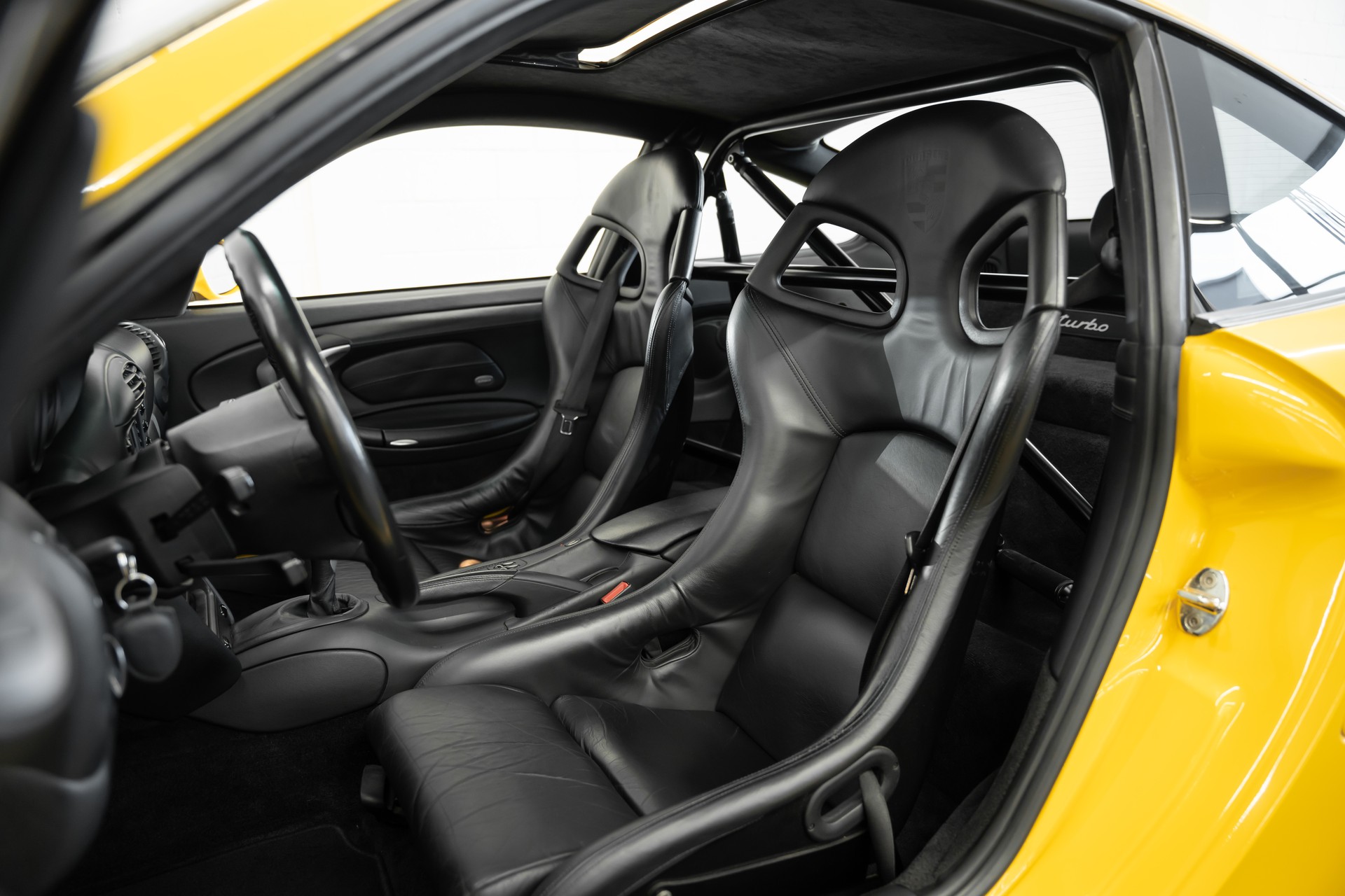 PORSCHE 911 Turbo-image-12