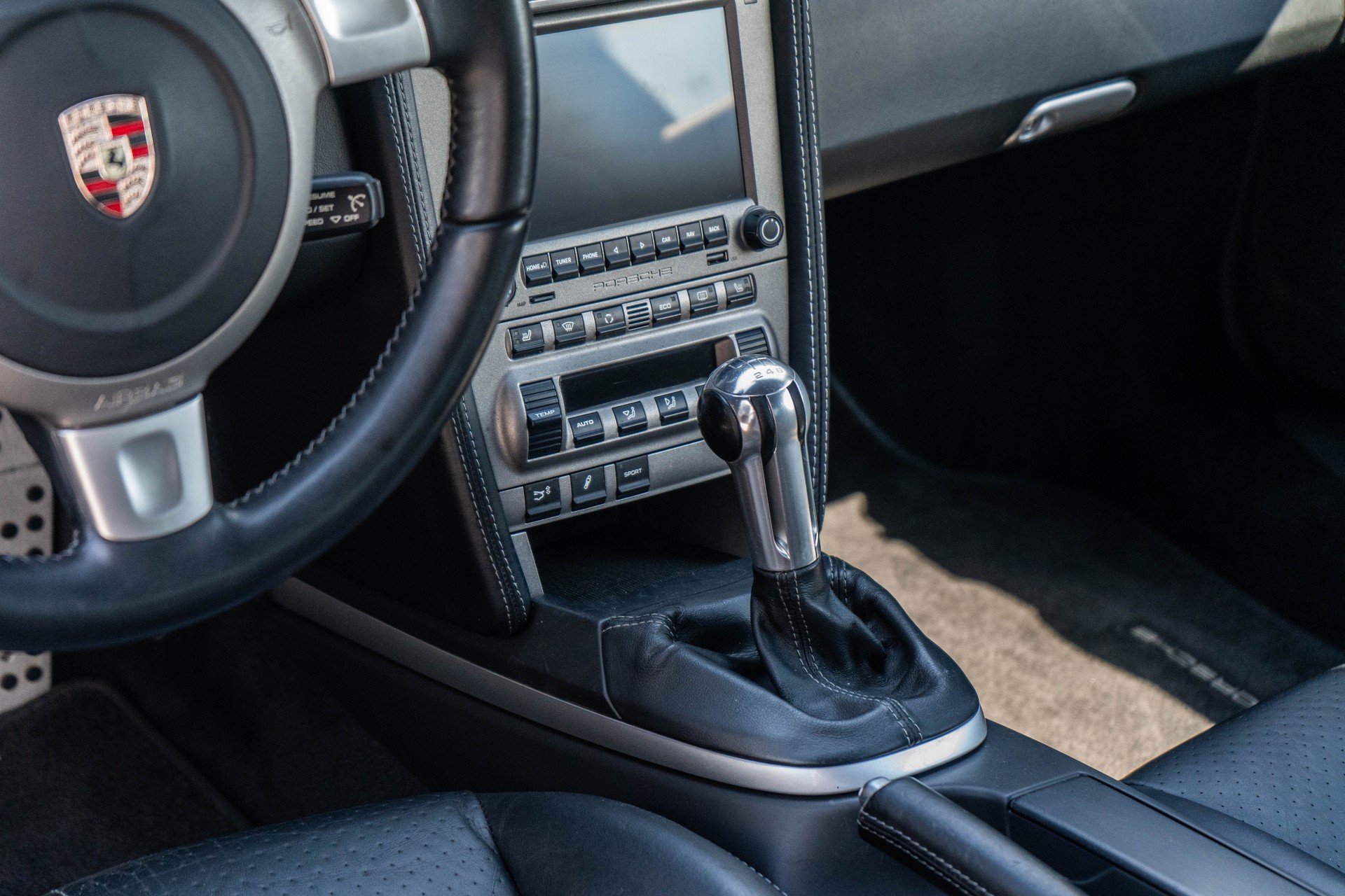 PORSCHE 911 Carrera 4S-image-10