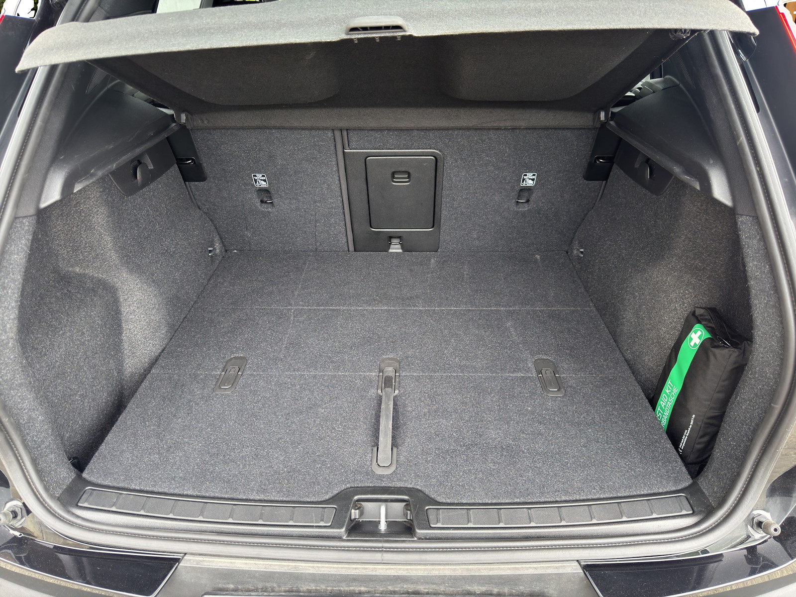 VOLVO EX40 XCENTRIC Black Edition AWD-image-15