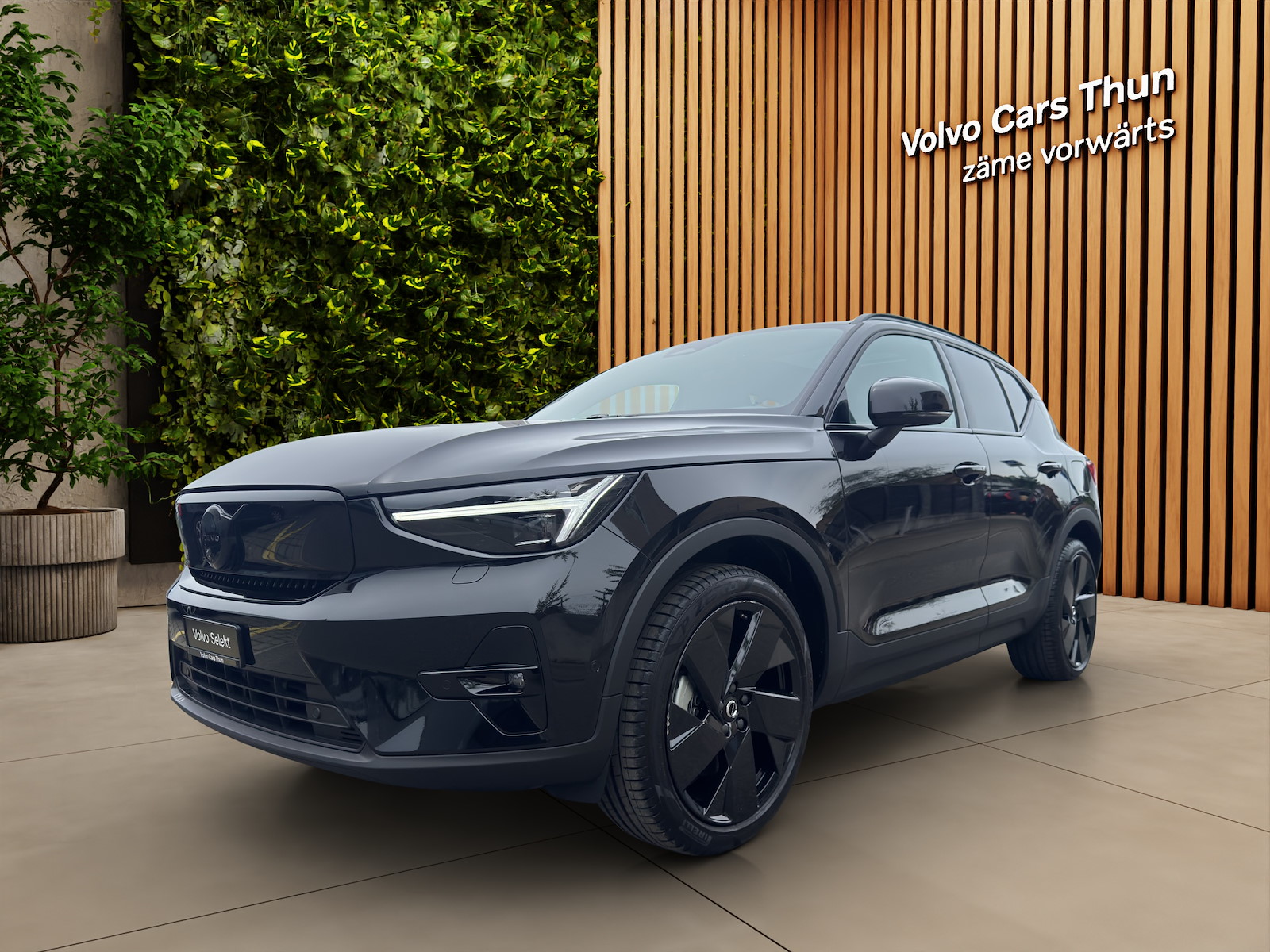 VOLVO EX40 XCENTRIC Black Edition AWD-image-0