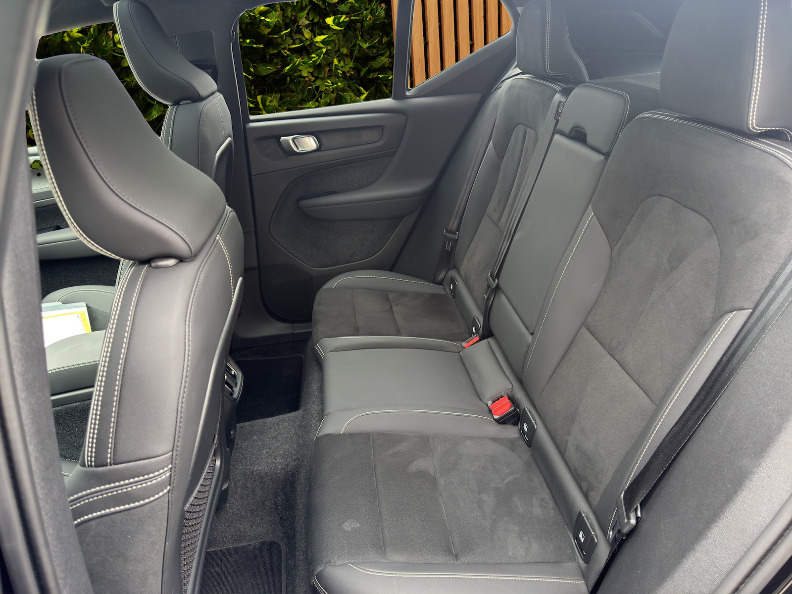VOLVO EX40 XCENTRIC Black Edition AWD-image-14