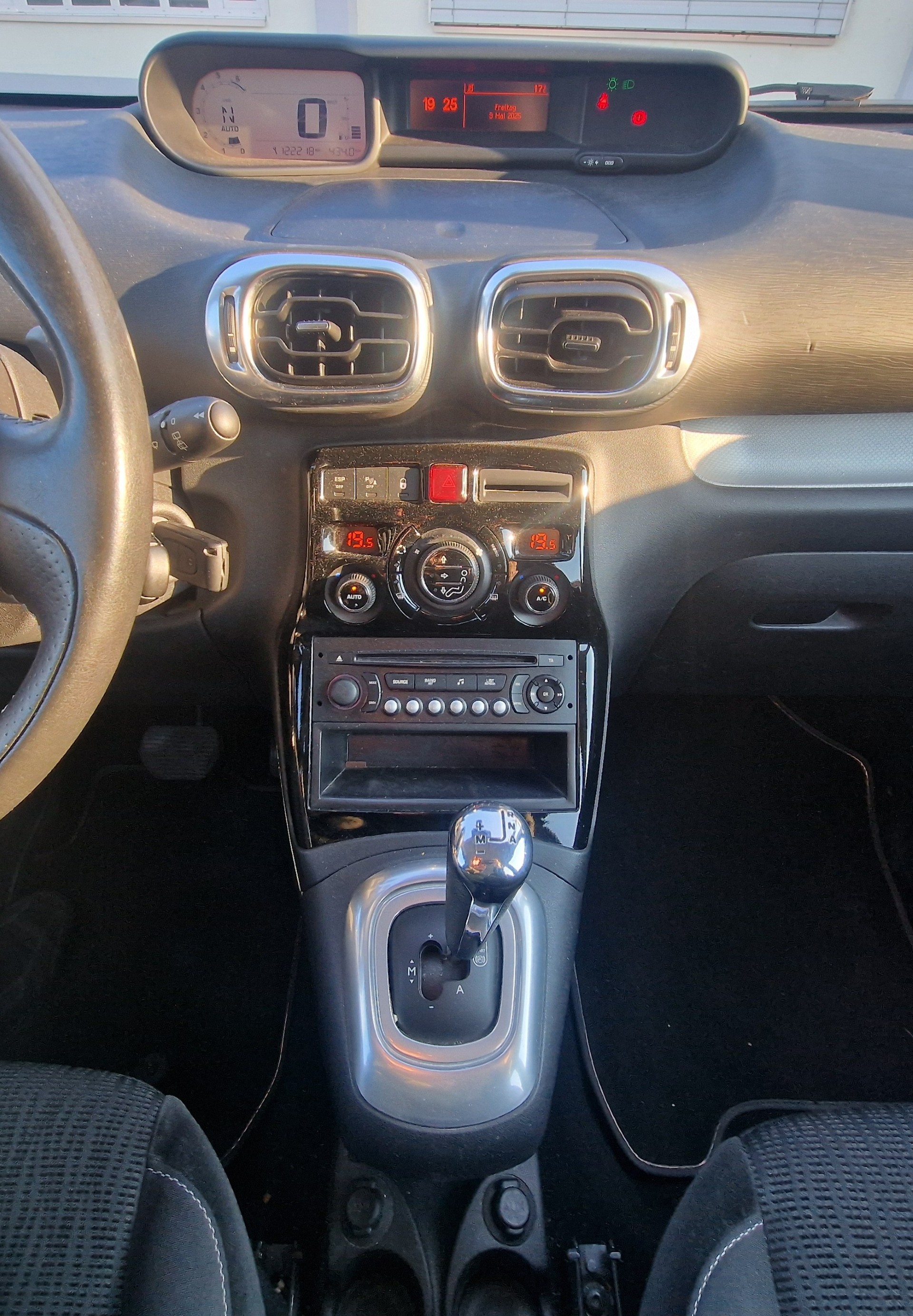 CITROEN C3 Picasso 1.6i 16V Exclusive EGS6-image-8