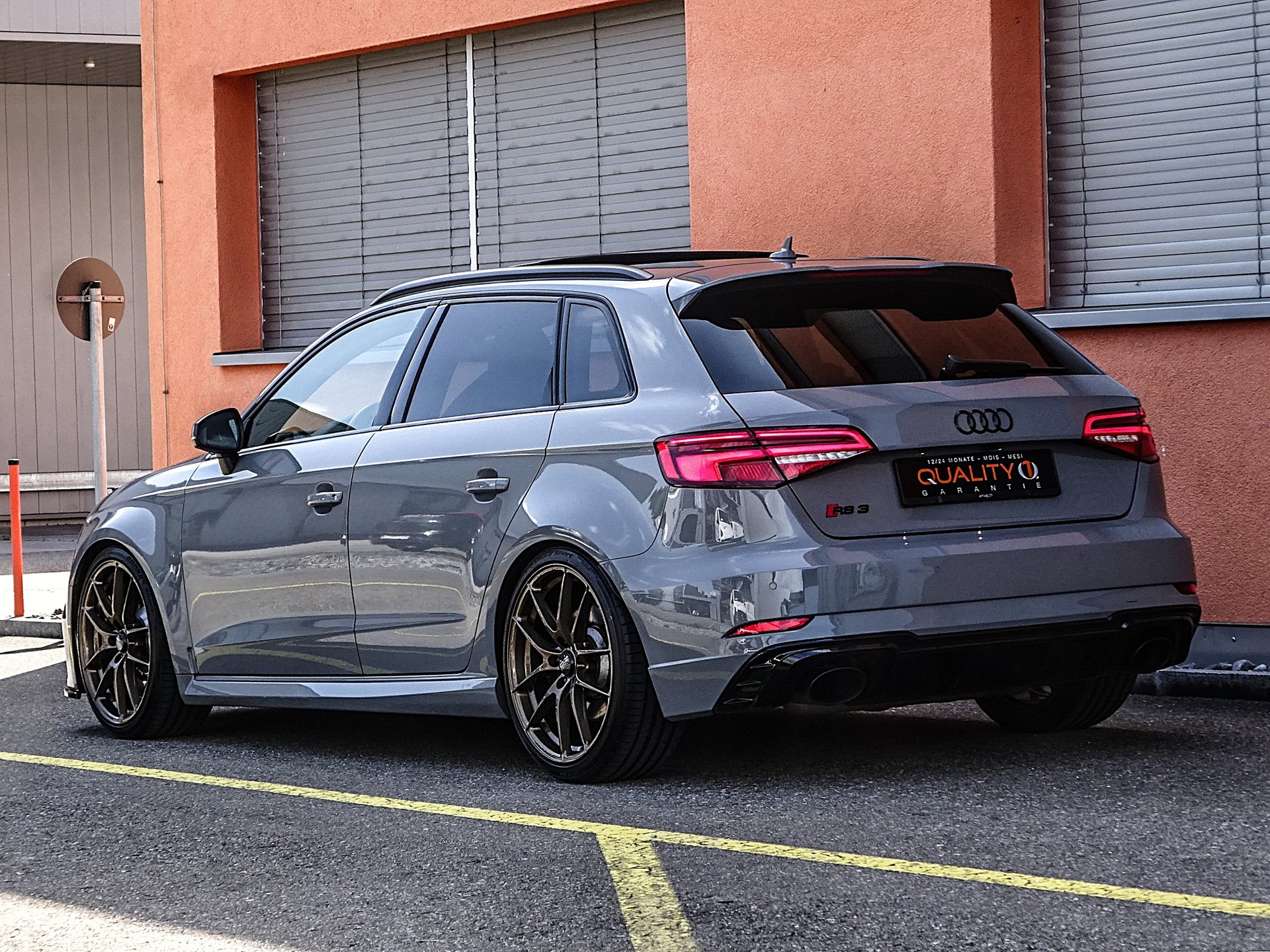 AUDI RS3 Sportback 2.5 TSI quattro S-tronic // CH-Fahrzeug // ABT Motorsport // ohne OPF // erst bei 45'000Km...-image-2