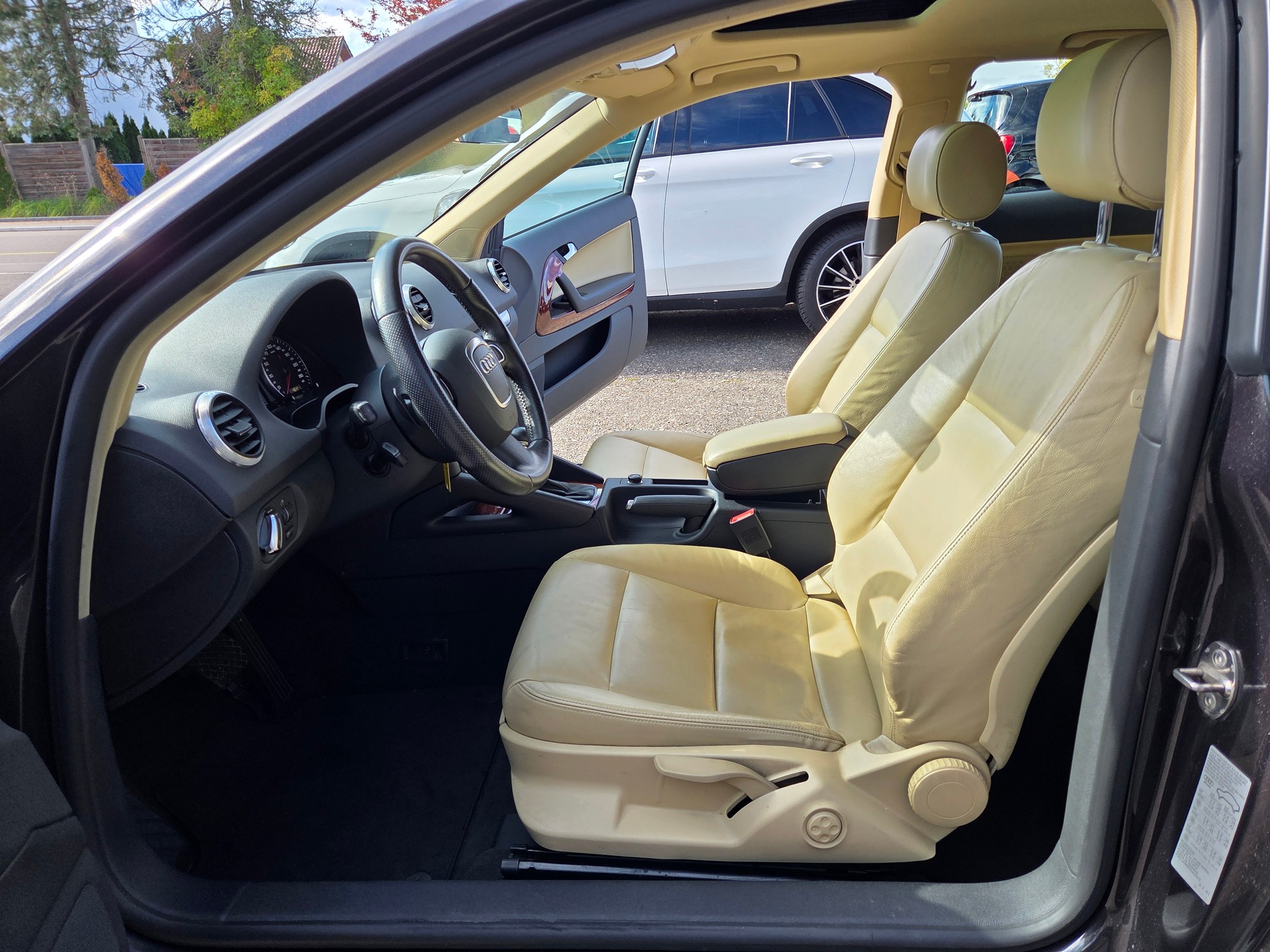 AUDI A3 2.0 TFSI Ambiente S-tronic-image-9