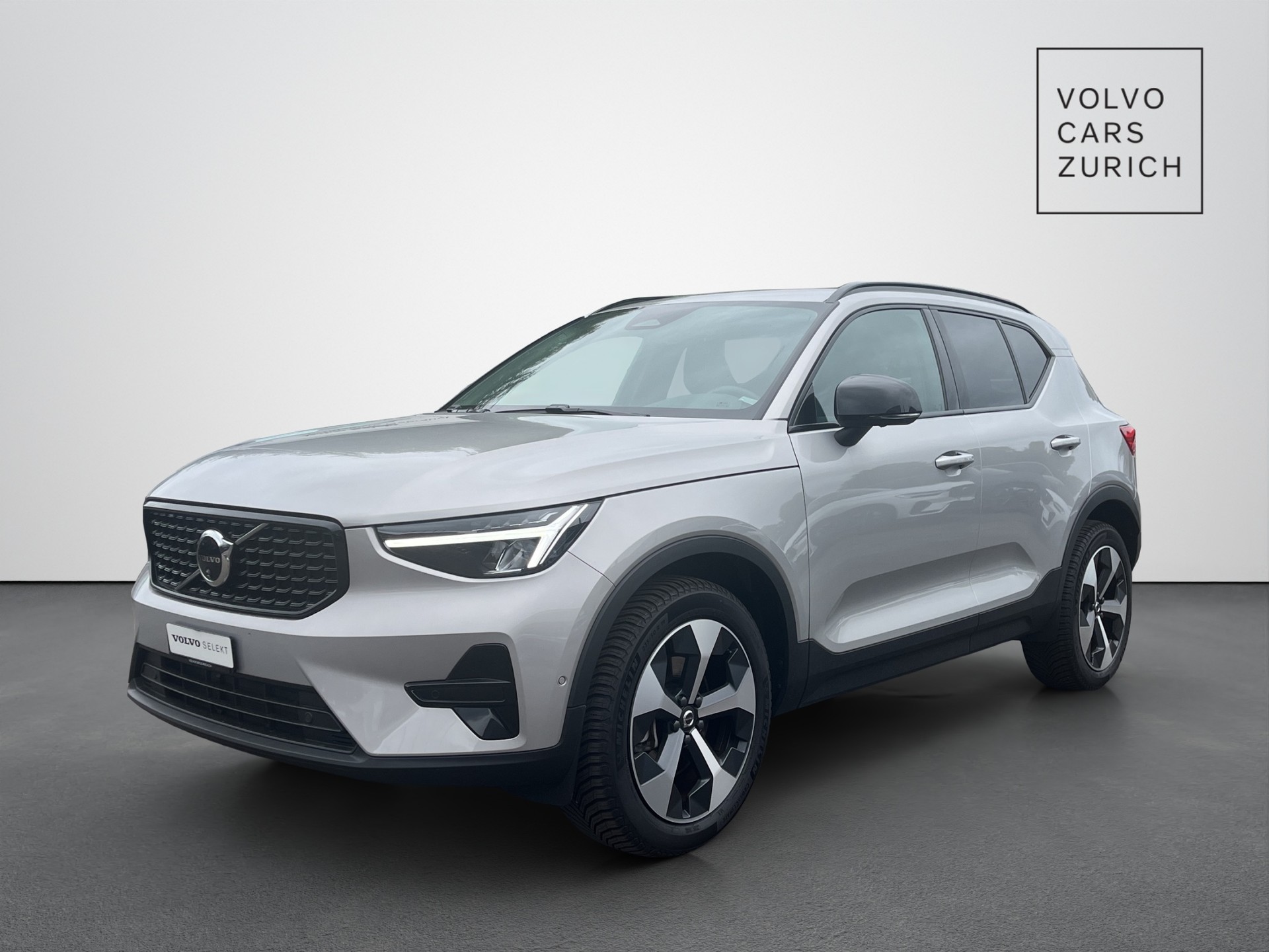 VOLVO XC40 2.0 B4 MH Plus Dark-image-0