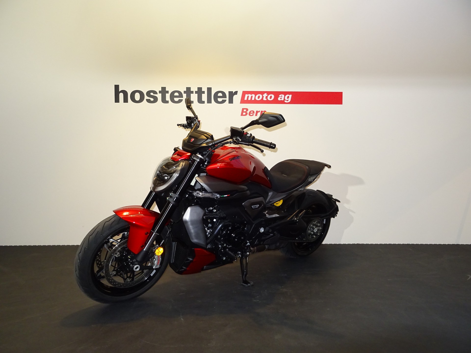 DUCATI X Diavel V4-showroom-element-2