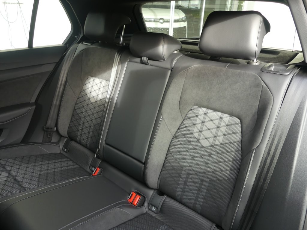 VW Golf 1.5 e TSI mHEV R-Line DSG-image-11