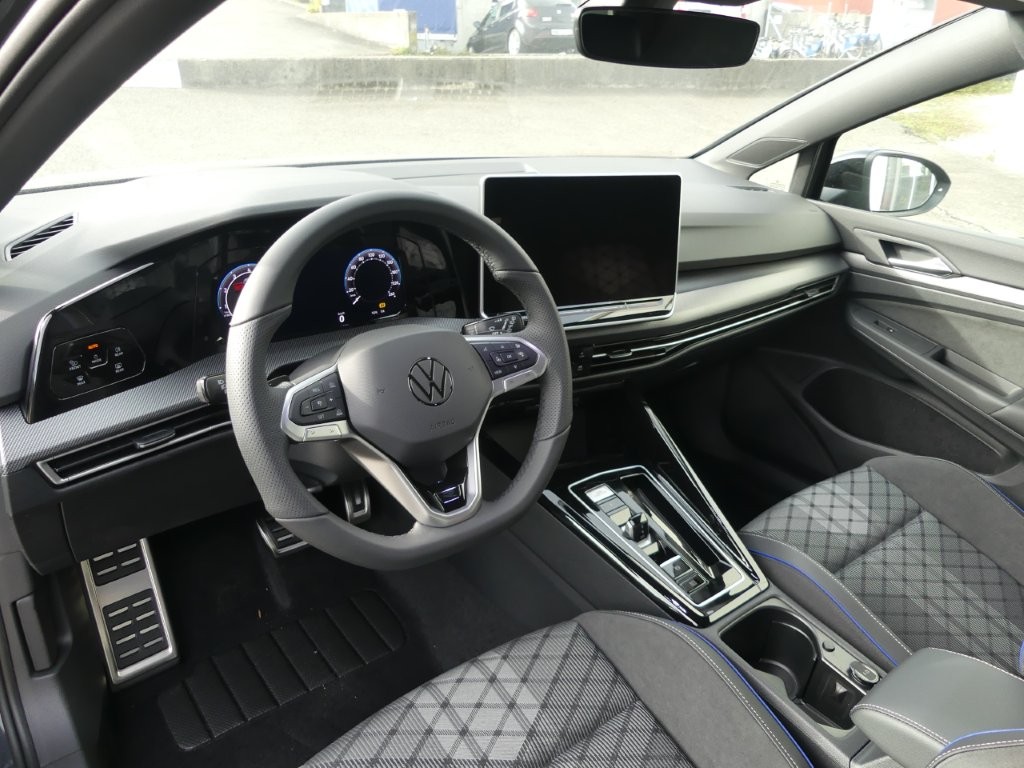 VW Golf 1.5 e TSI mHEV R-Line DSG-image-6