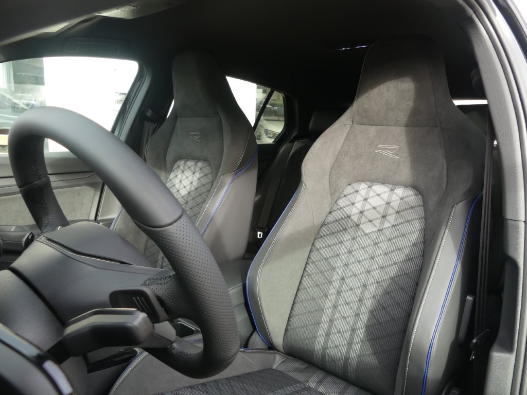 VW Golf 1.5 e TSI mHEV R-Line DSG-image-9
