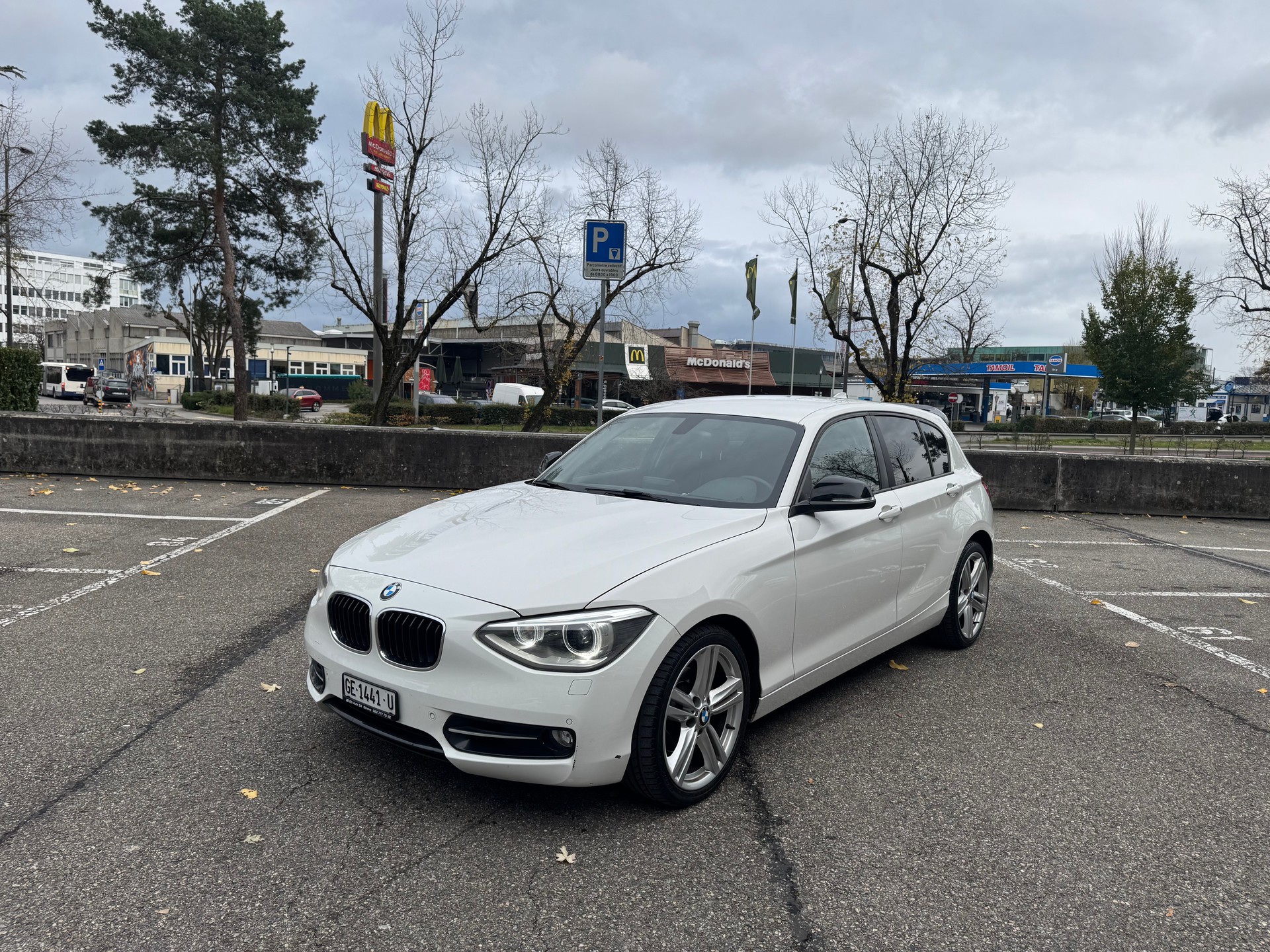 BMW 118i Sport Line Steptronic-image-3