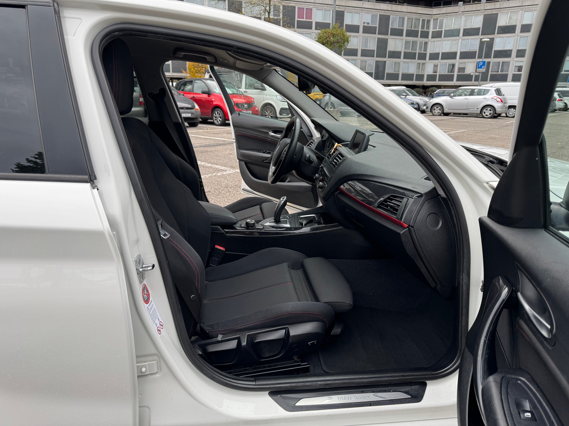 BMW 118i Sport Line Steptronic-image-12