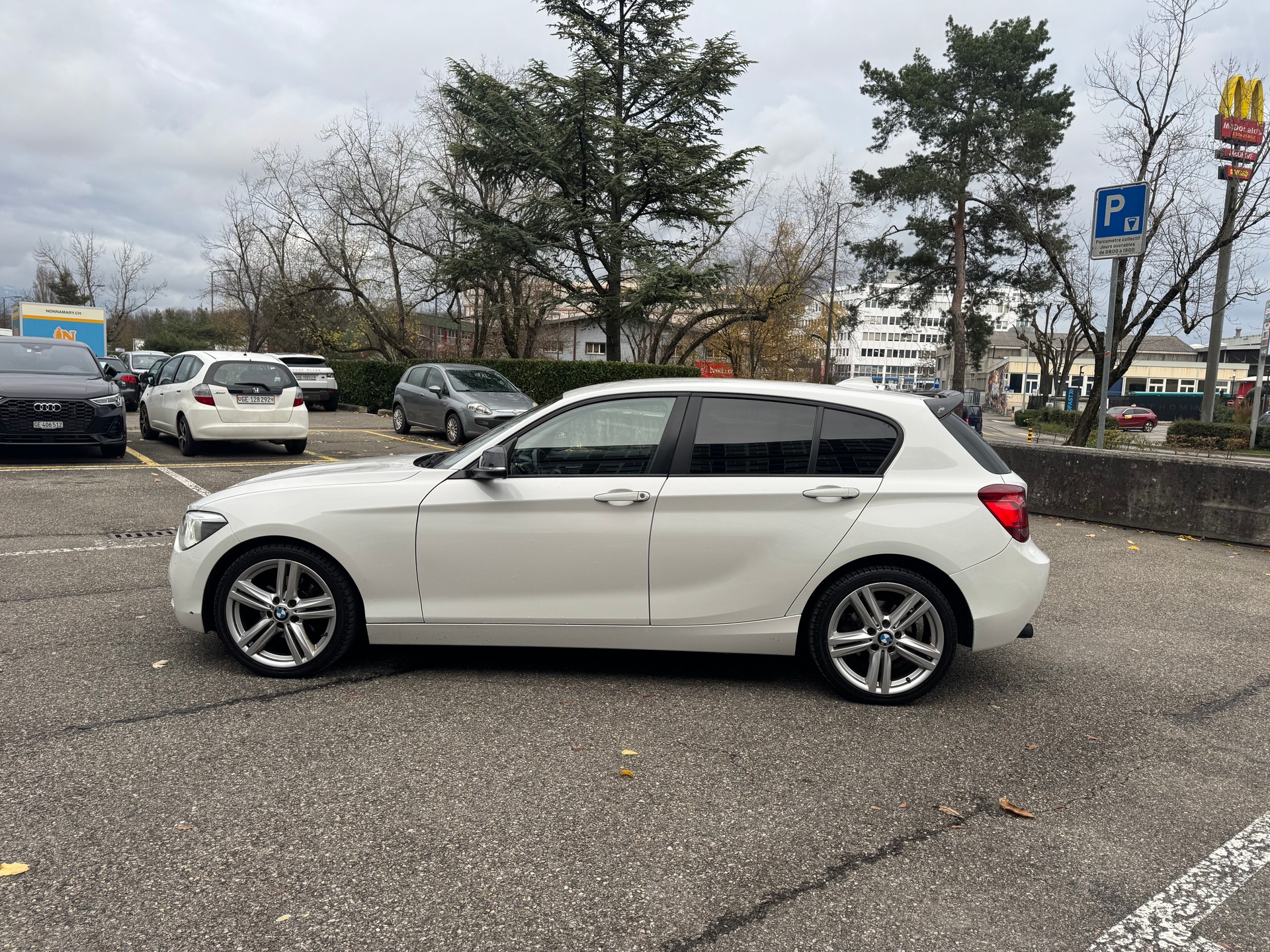 BMW 118i Sport Line Steptronic-image-6