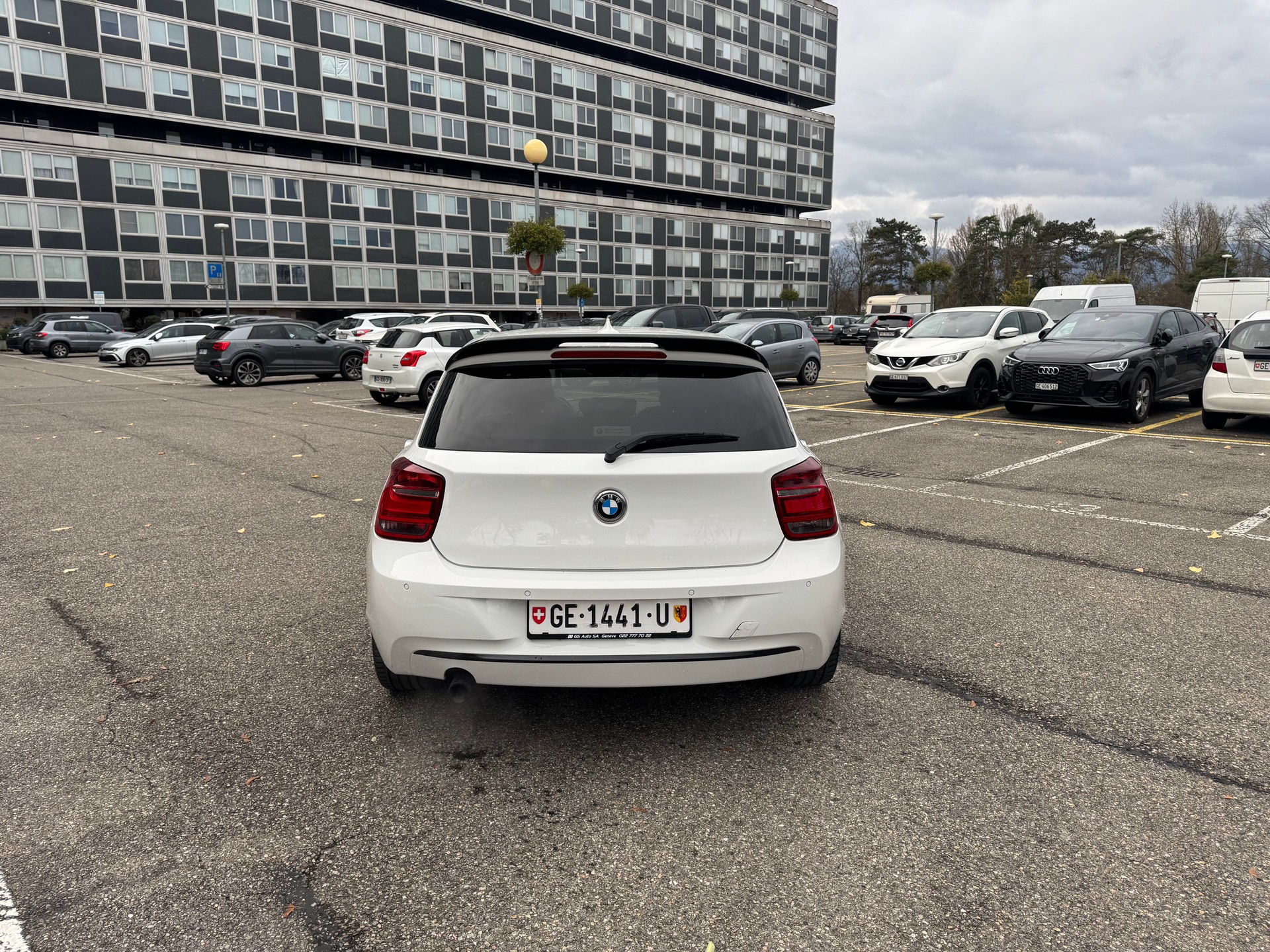 BMW 118i Sport Line Steptronic-image-8
