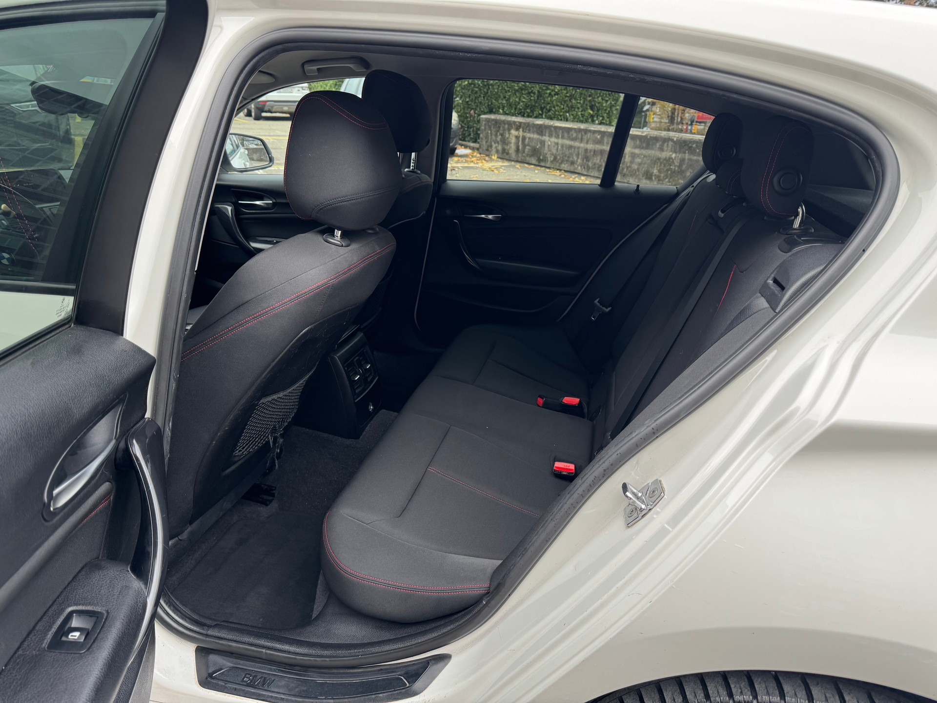 BMW 118i Sport Line Steptronic-image-10