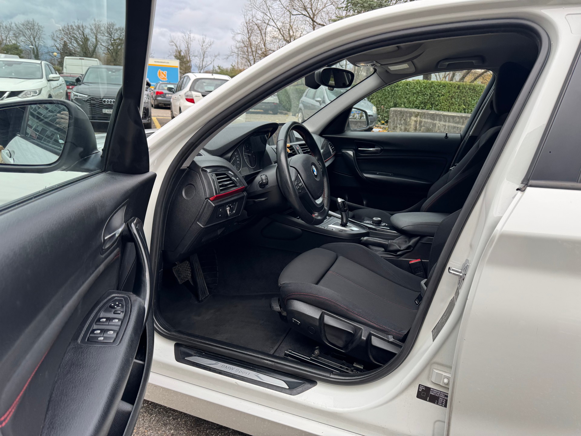 BMW 118i Sport Line Steptronic-image-11