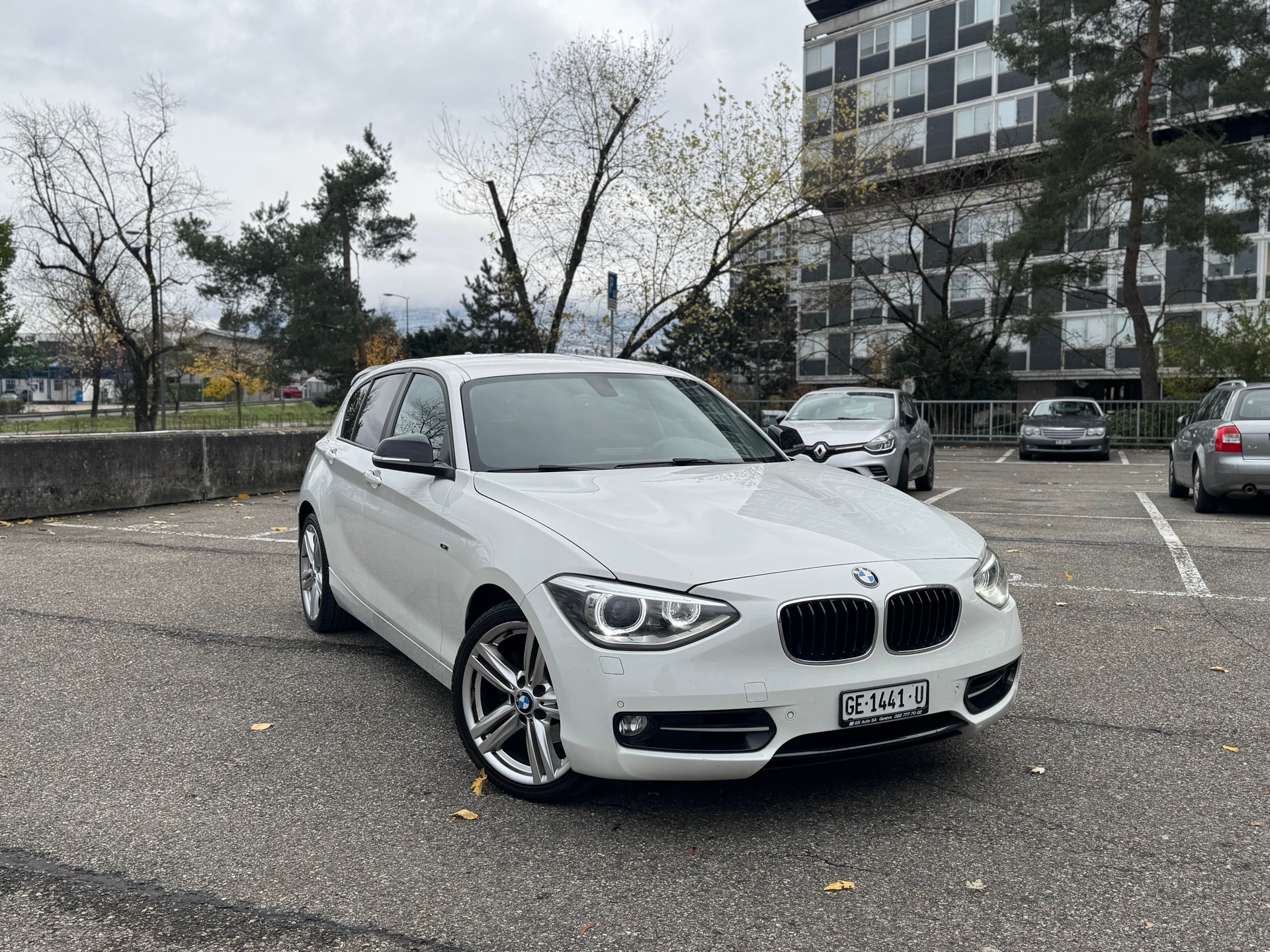 BMW 118i Sport Line Steptronic-image-1