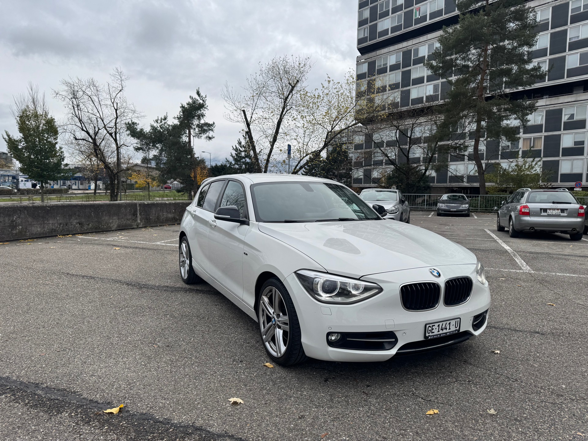 BMW 118i Sport Line Steptronic-image-4