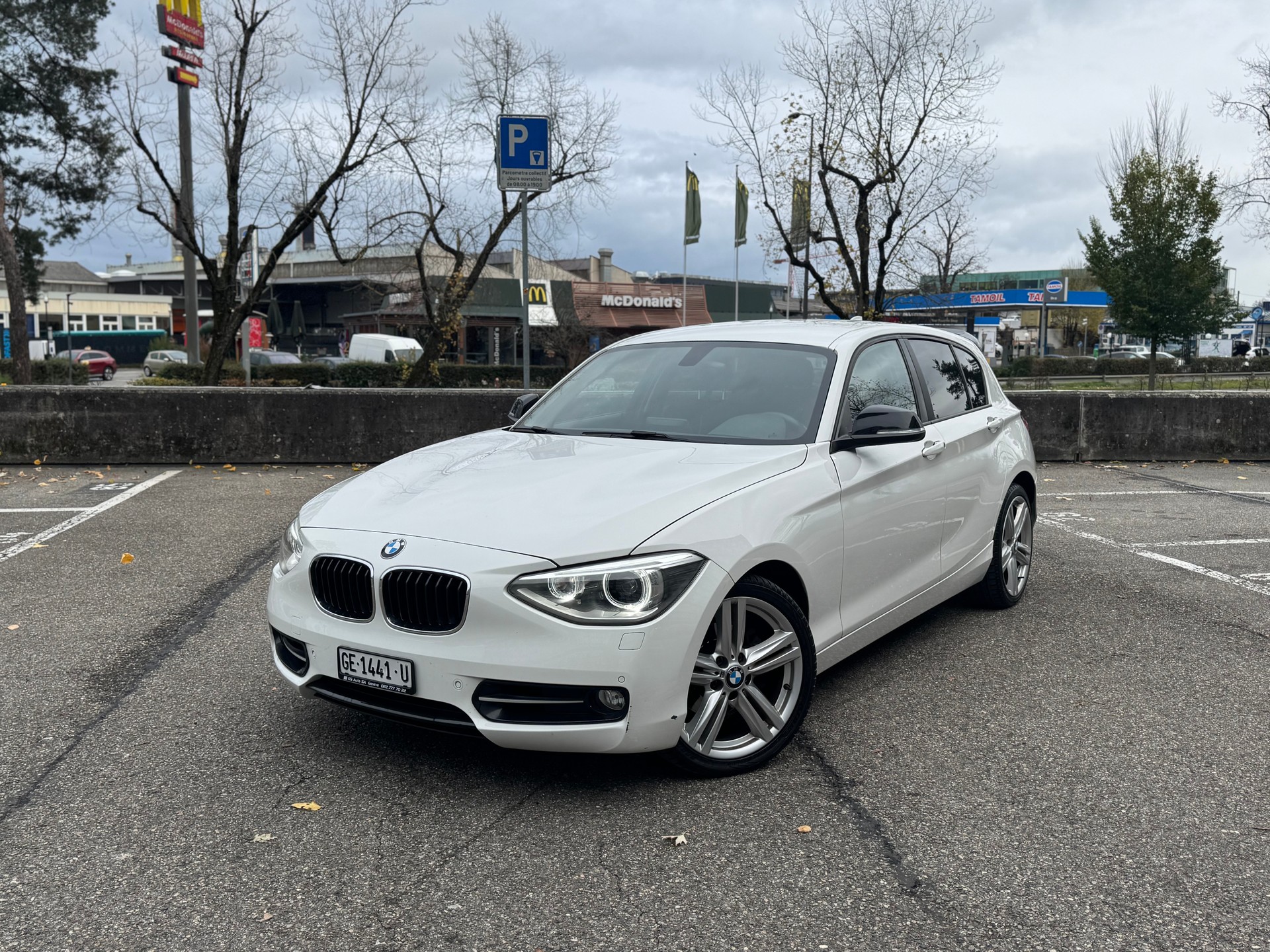 BMW 118i Sport Line Steptronic-image-0