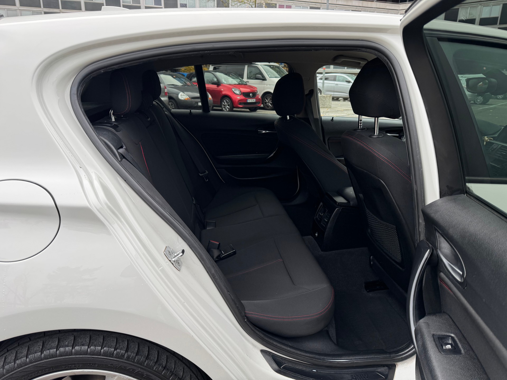 BMW 118i Sport Line Steptronic-image-15