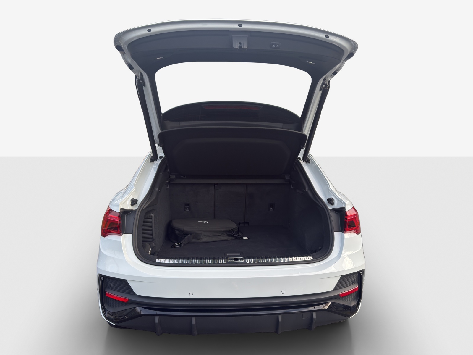 AUDI Q3 Sportback 45 TFSI e S line Attraction S-tronic-image-12
