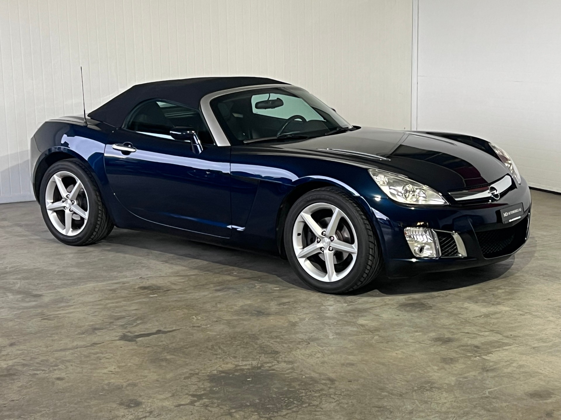 OPEL GT 2.0 Turbo-showroom-element-1