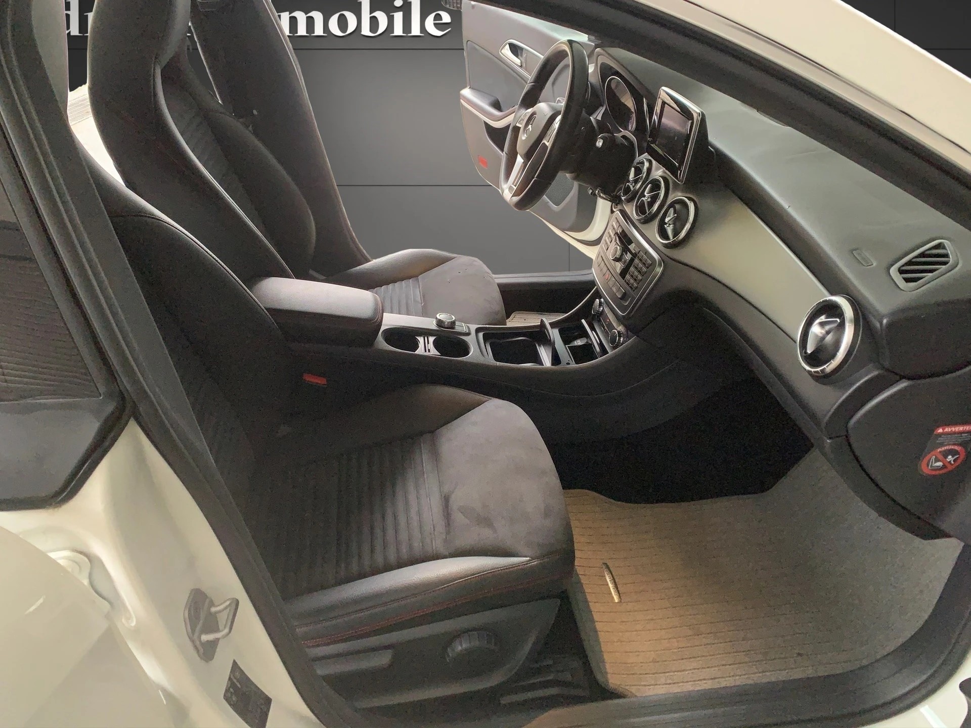 MERCEDES-BENZ CLA 220 CDI AMG Line 7G-DCT-image-5