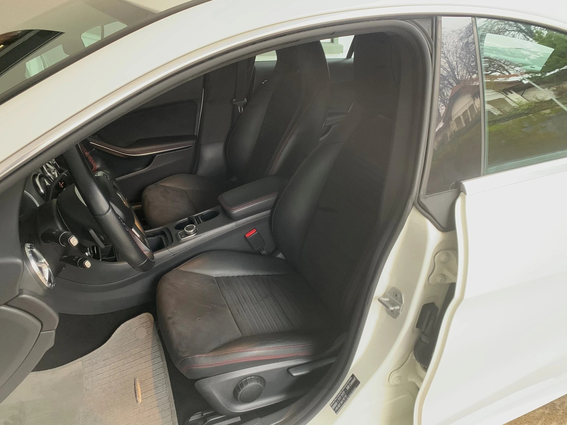 MERCEDES-BENZ CLA 220 CDI AMG Line 7G-DCT-image-4