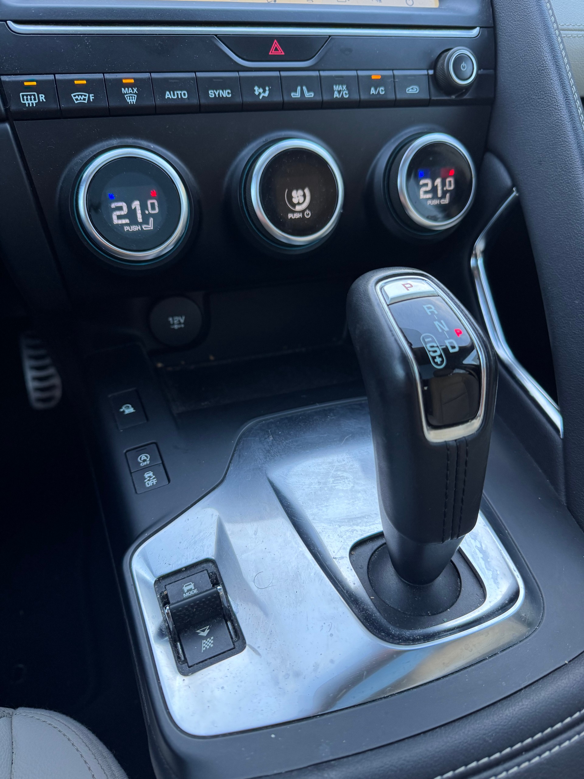 JAGUAR E-Pace 2.0 P250 R-Dynamic HSE AWD-image-12