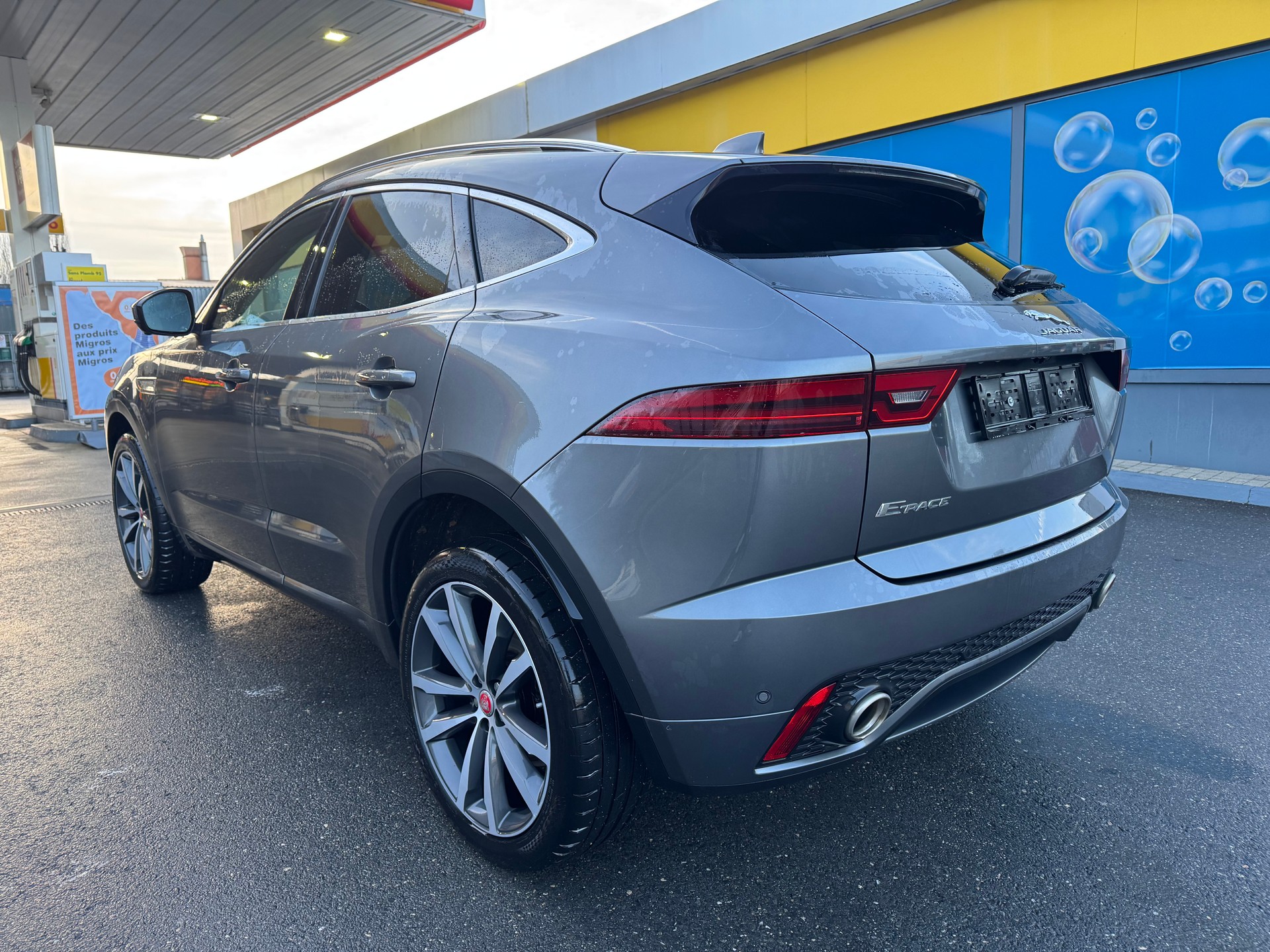JAGUAR E-Pace 2.0 P250 R-Dynamic HSE AWD-image-4