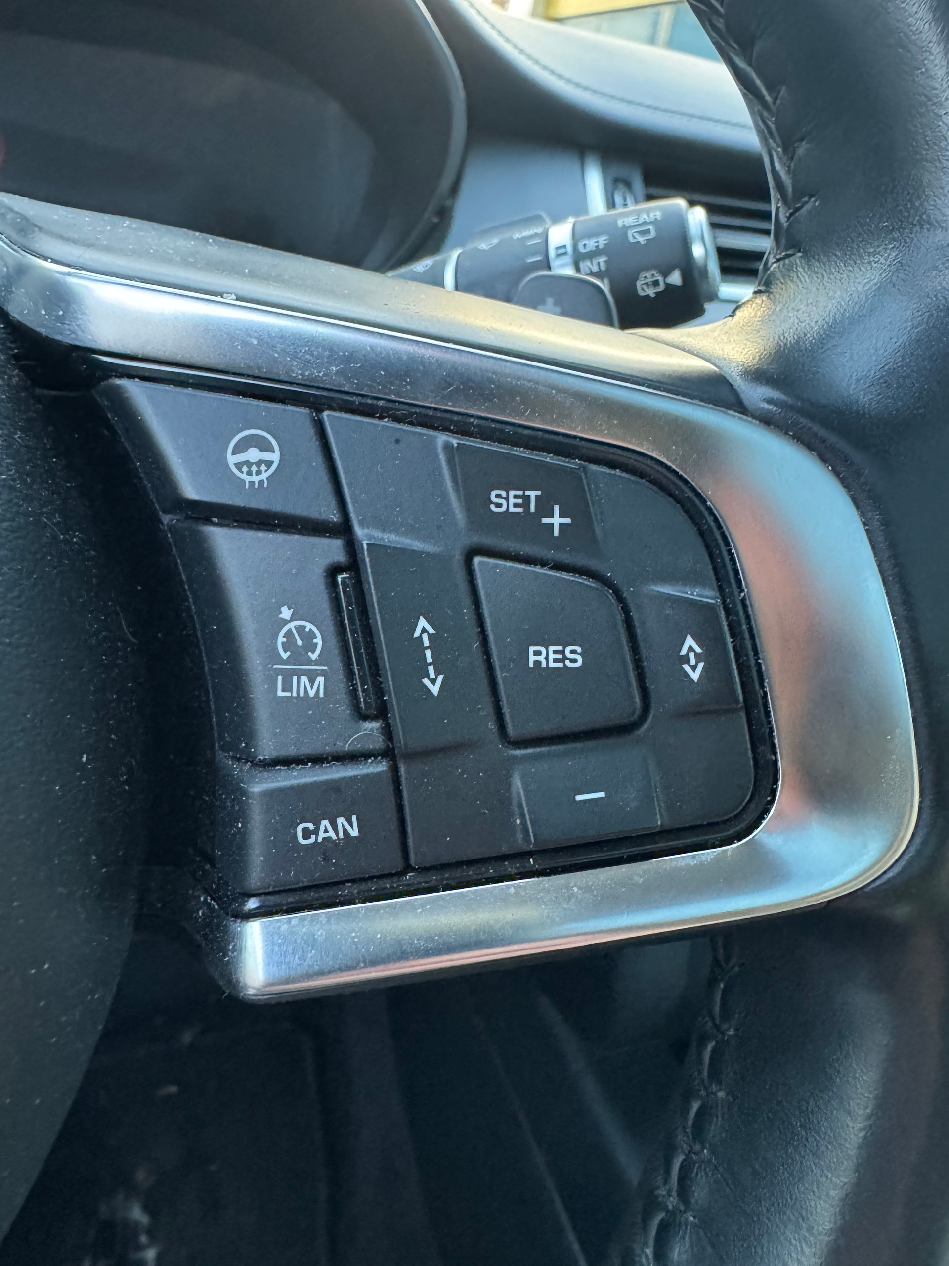 JAGUAR E-Pace 2.0 P250 R-Dynamic HSE AWD-image-13