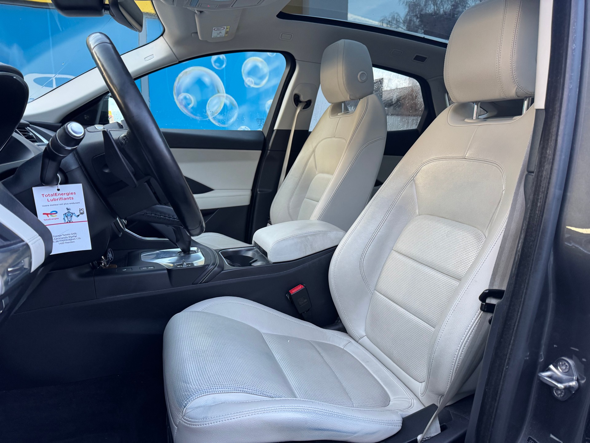 JAGUAR E-Pace 2.0 P250 R-Dynamic HSE AWD-image-6