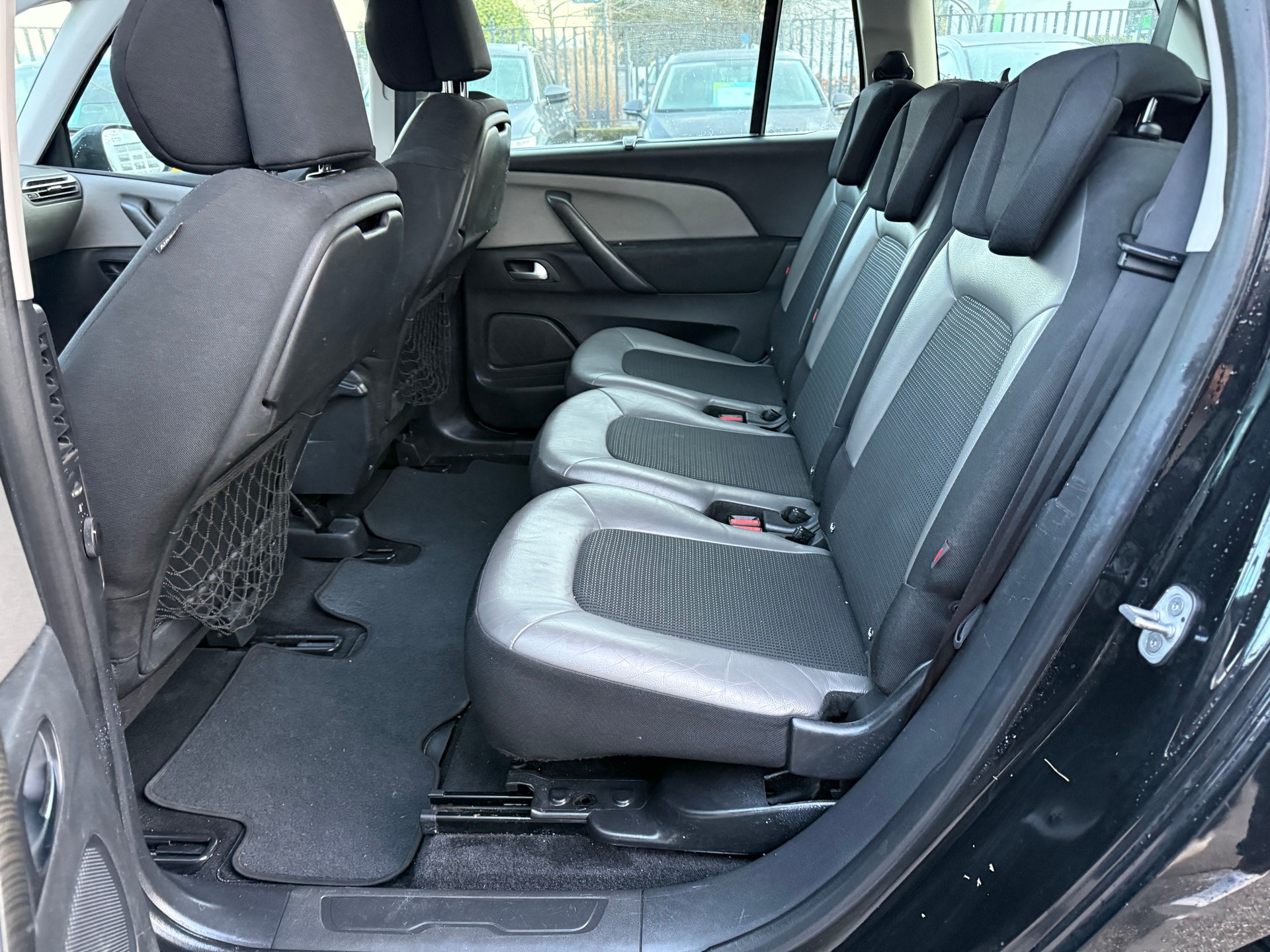 CITROEN Grand C4 Picasso 1.6 e-HDi Attraction EGS6-image-4