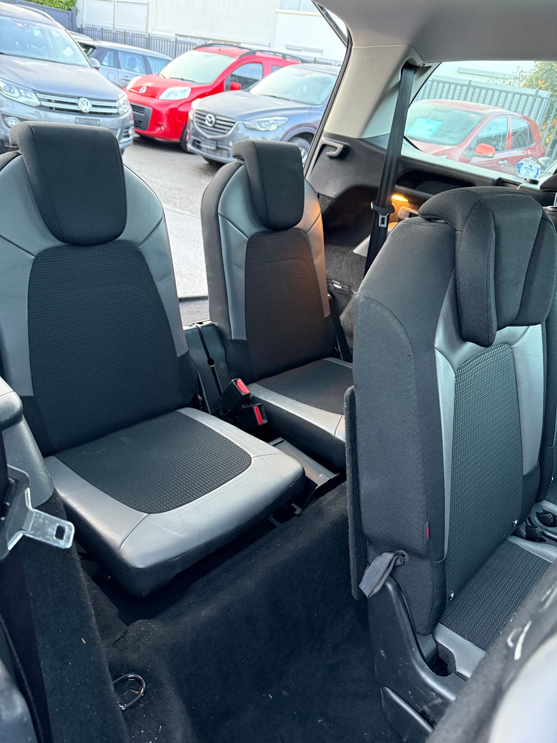 CITROEN Grand C4 Picasso 1.6 e-HDi Attraction EGS6-image-10