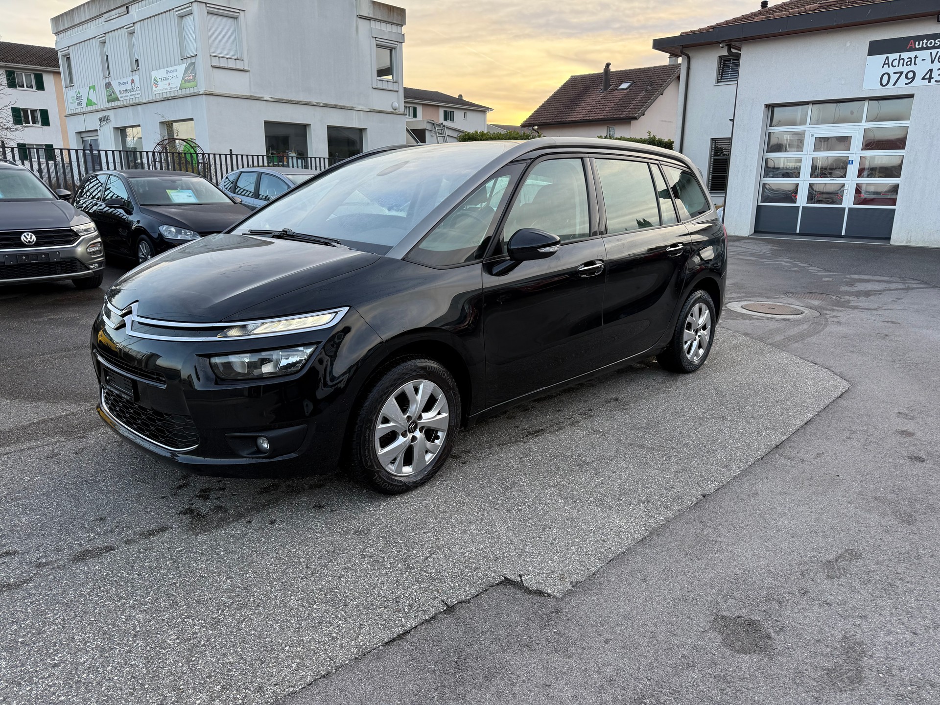 CITROEN Grand C4 Picasso 1.6 e-HDi Attraction EGS6-image-1