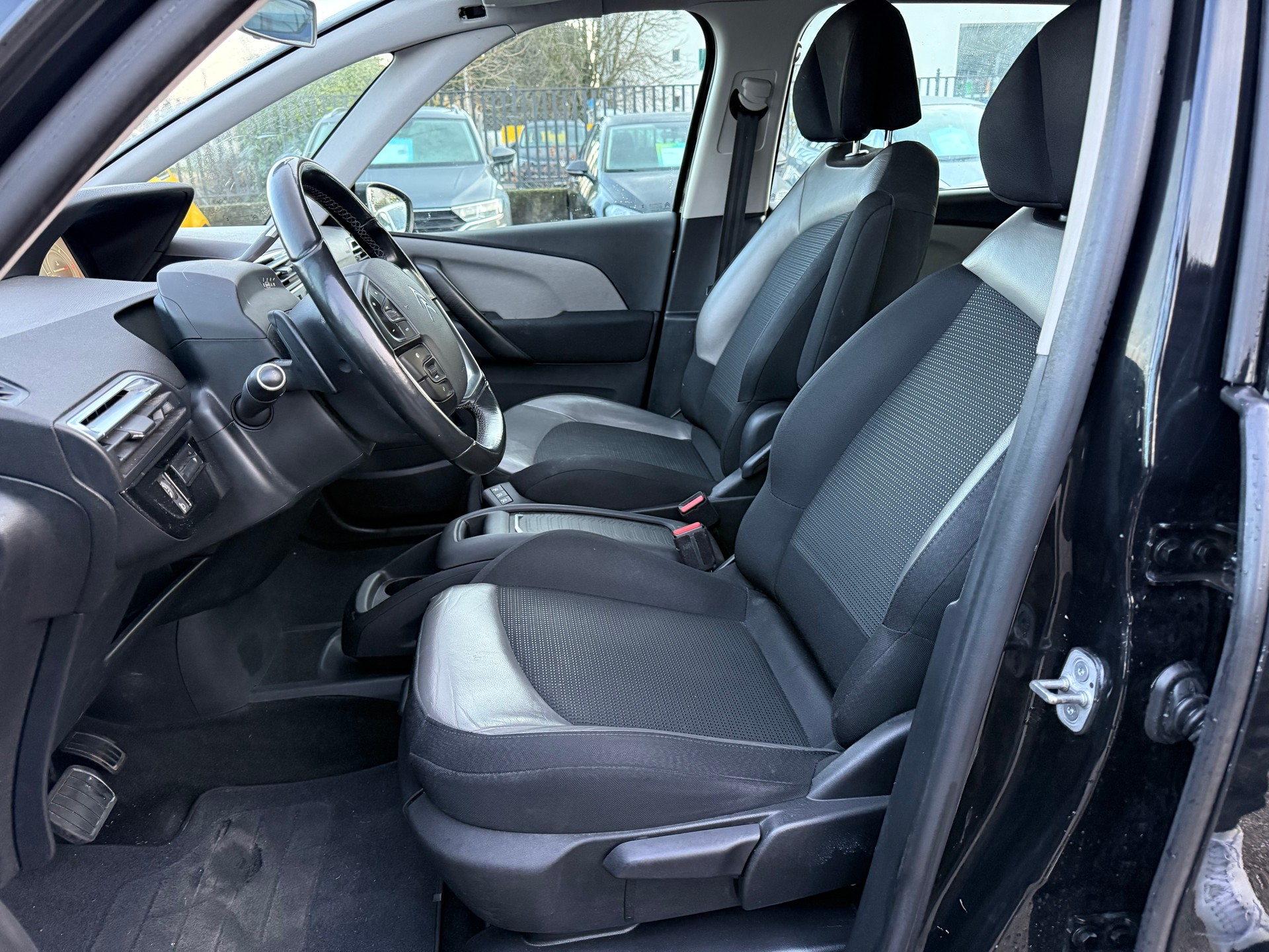 CITROEN Grand C4 Picasso 1.6 e-HDi Attraction EGS6-image-7