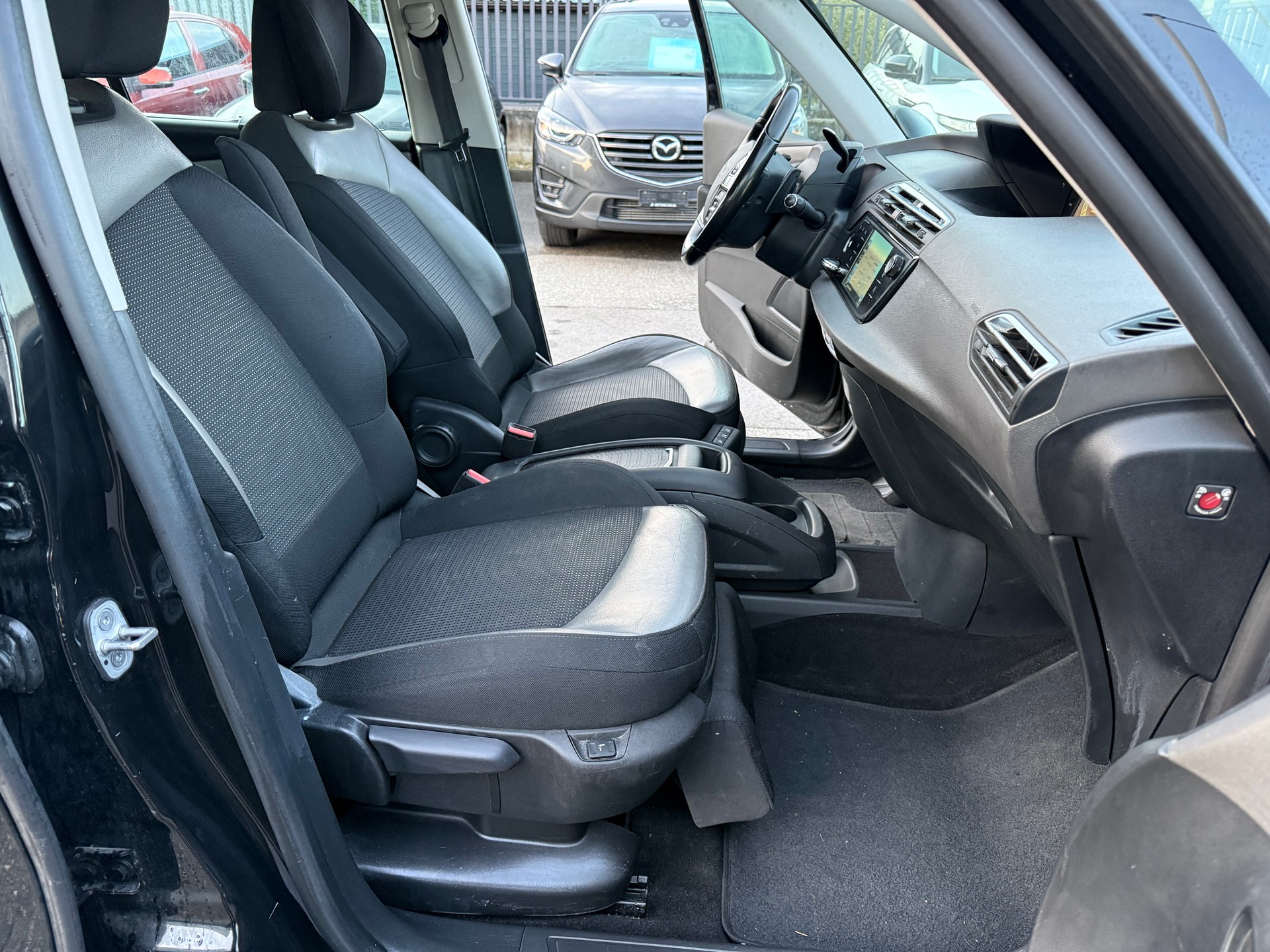 CITROEN Grand C4 Picasso 1.6 e-HDi Attraction EGS6-image-8