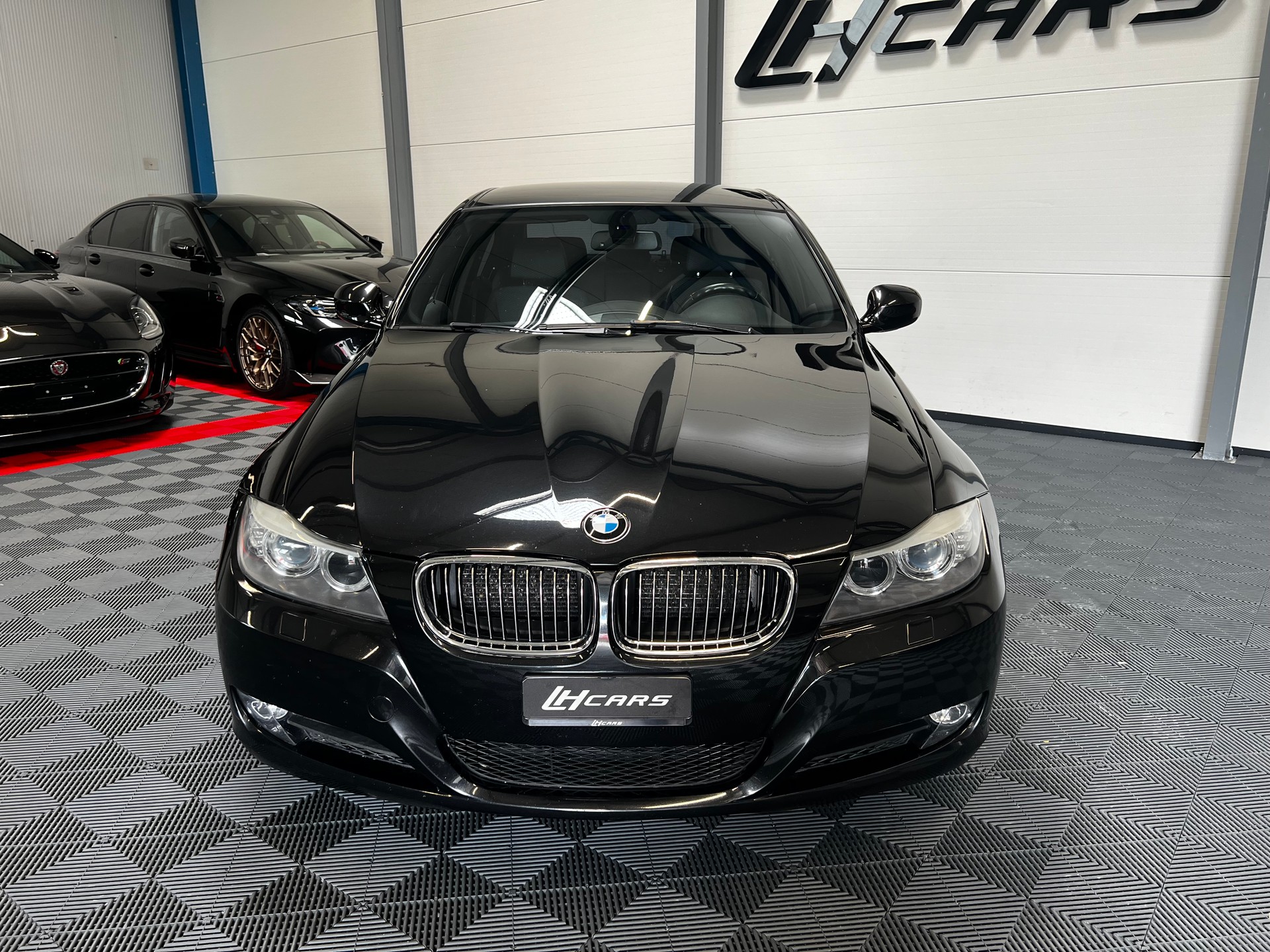 BMW 325i xDrive-image-6