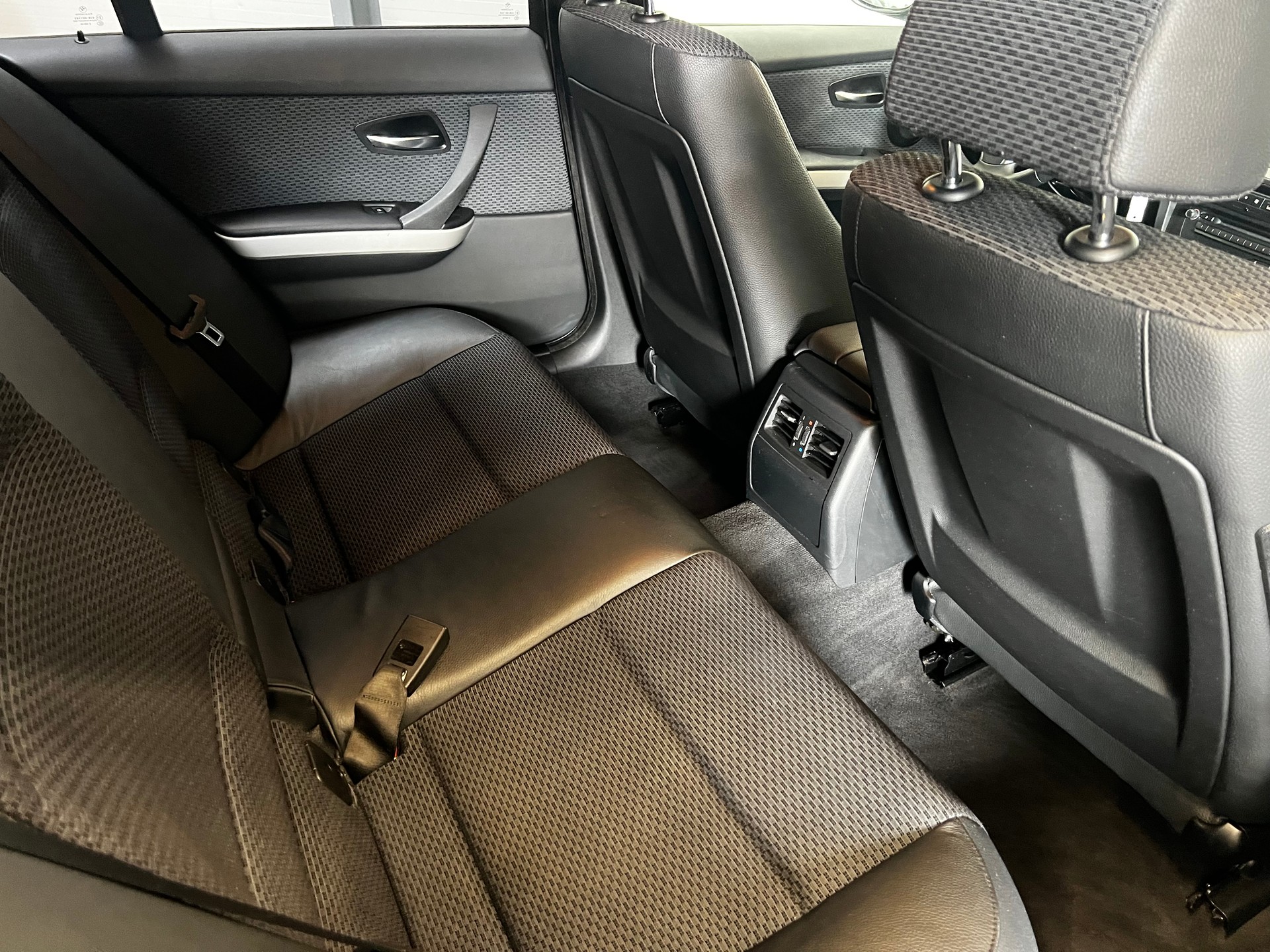 BMW 325i xDrive-image-14