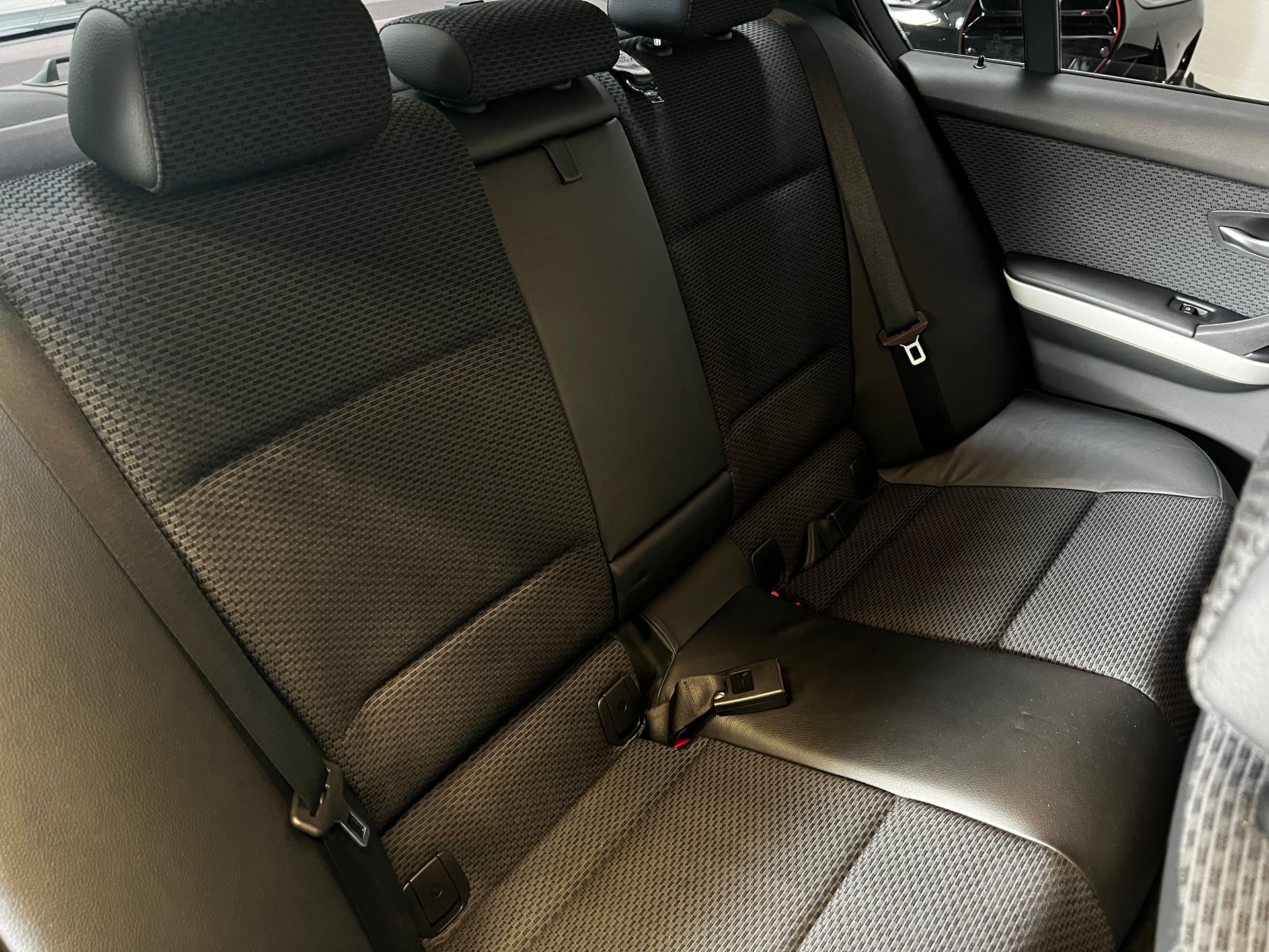 BMW 325i xDrive-image-9