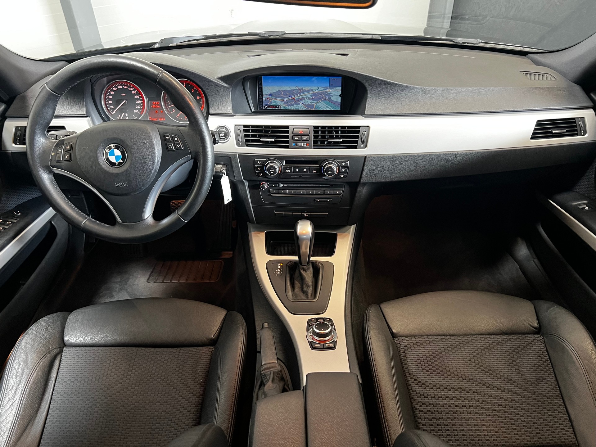 BMW 325i xDrive-image-7