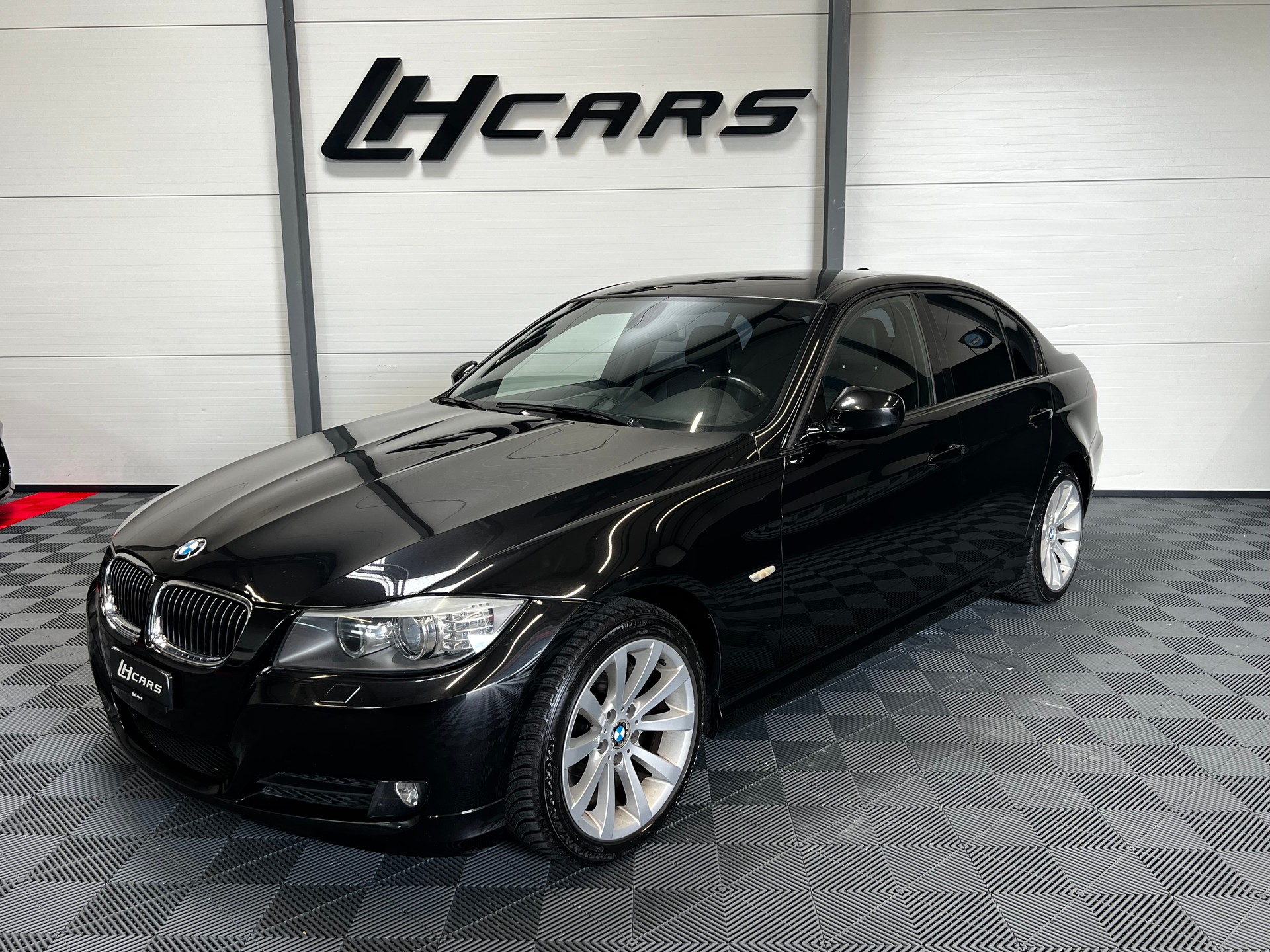 BMW 325i xDrive-image-0