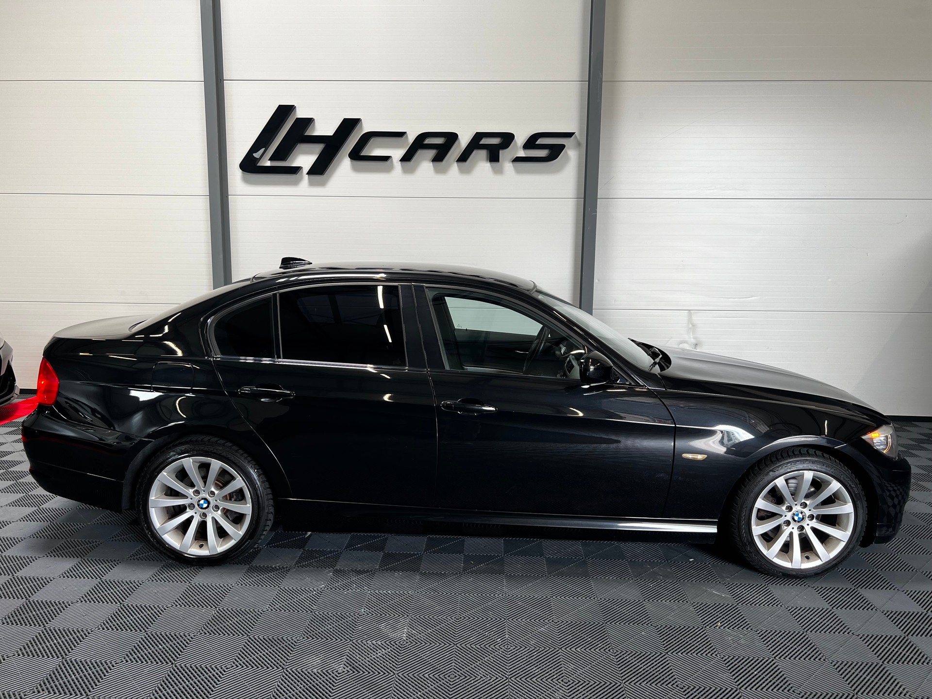 BMW 325i xDrive-image-4