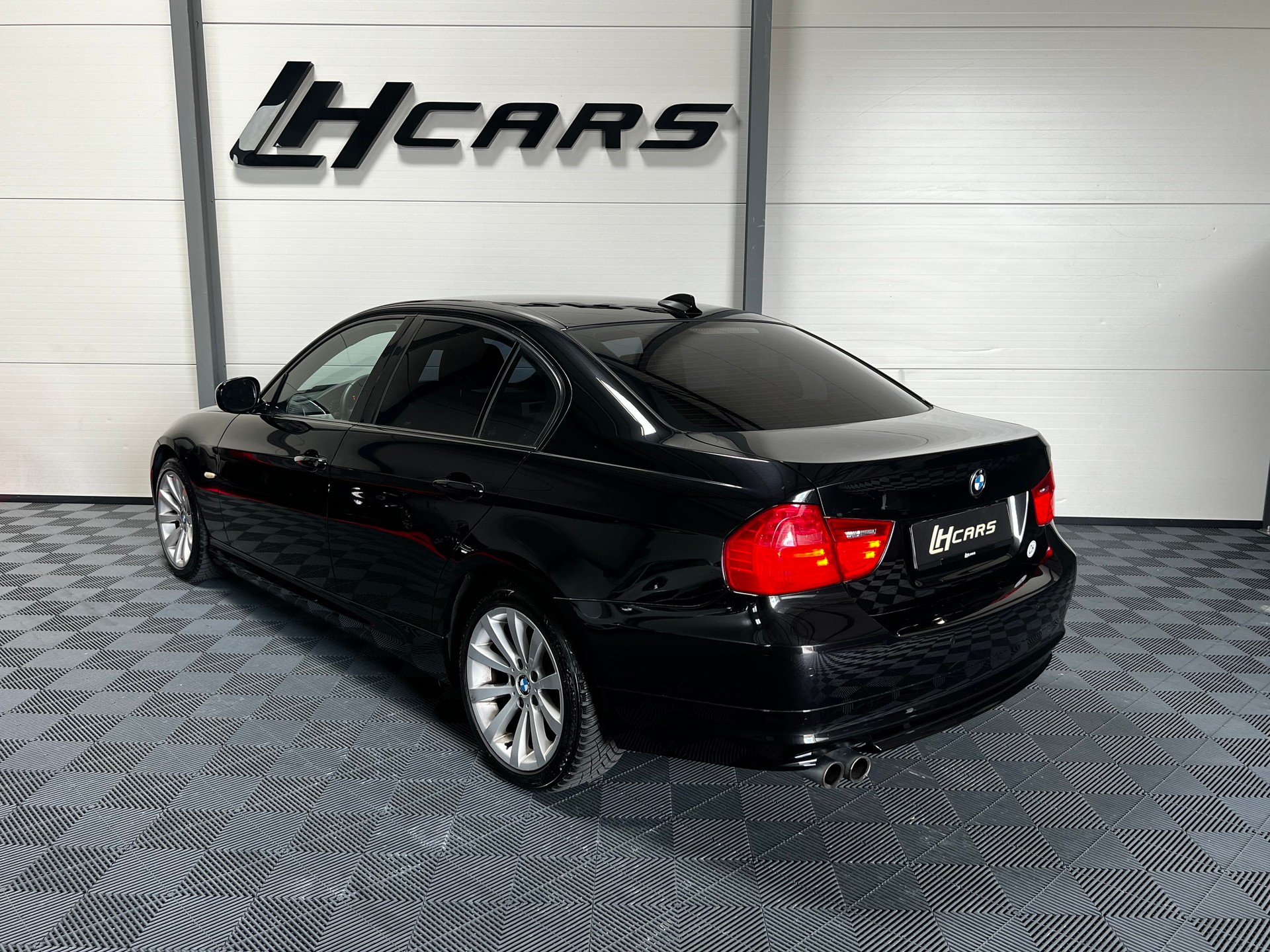 BMW 325i xDrive-image-2