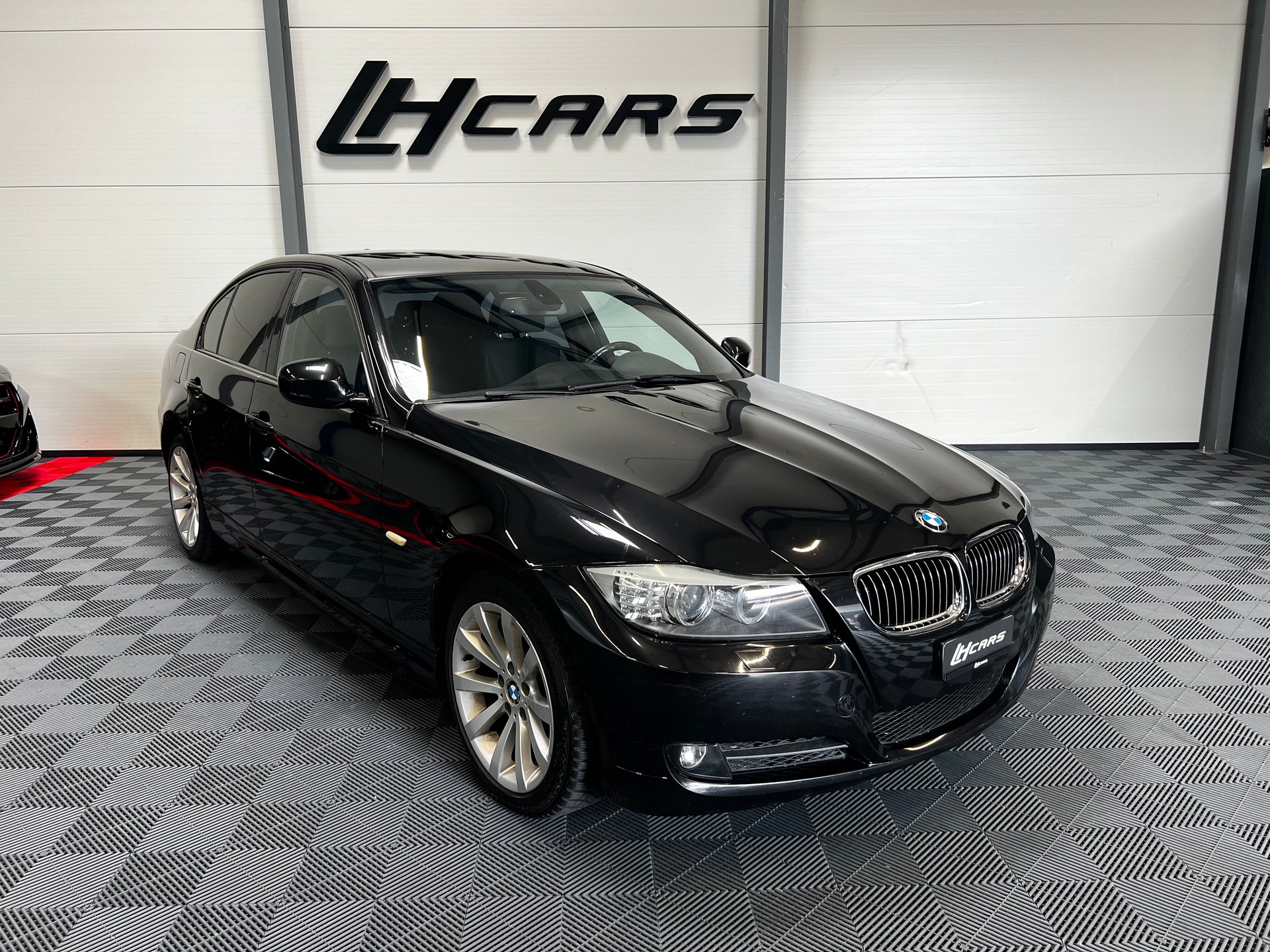 BMW 325i xDrive-image-5