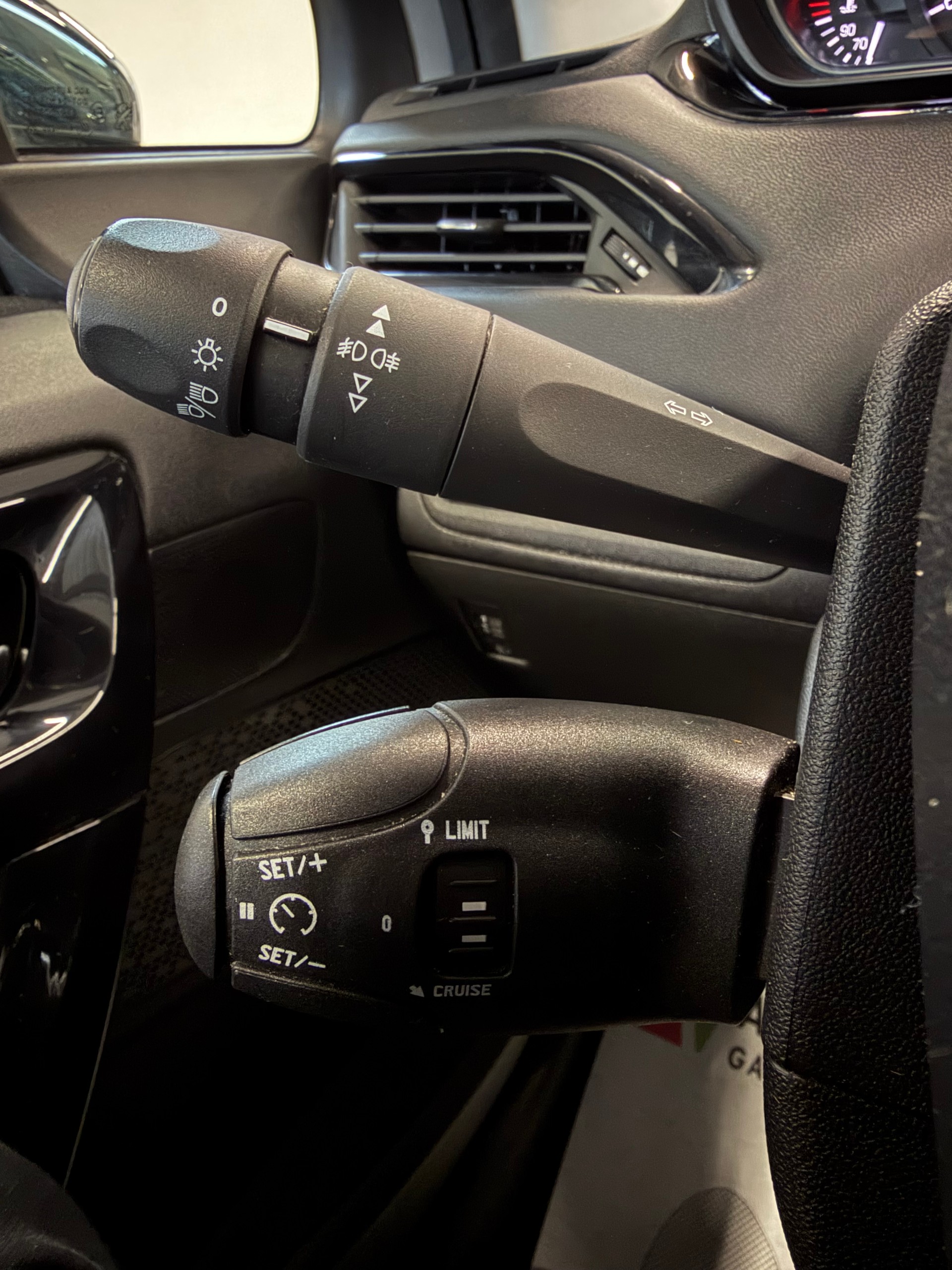PEUGEOT 208 1.2 PureTech Urban Soul ETG5-image-17
