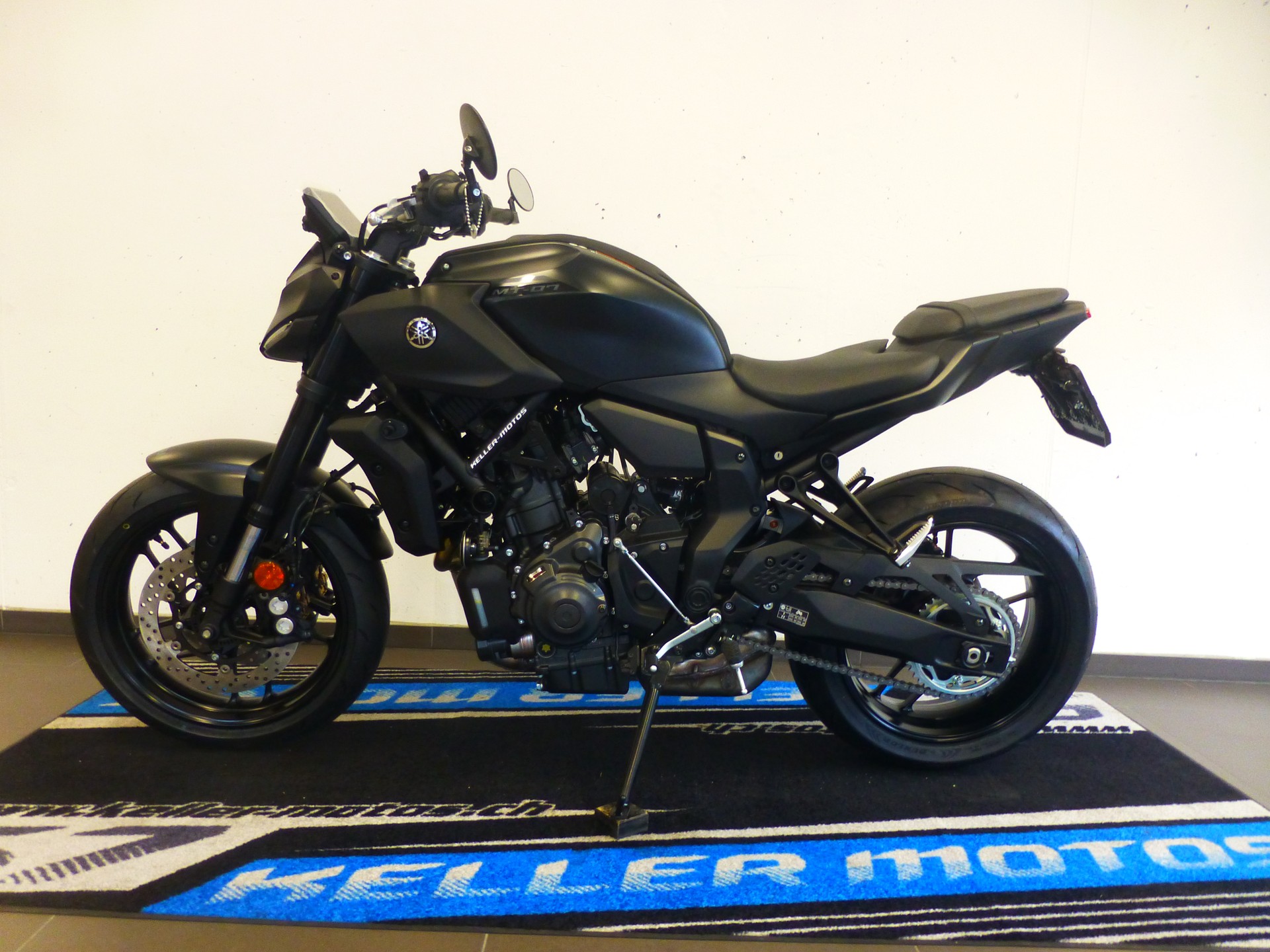 YAMAHA MT-07 (35KW) Platin-showroom-element-2