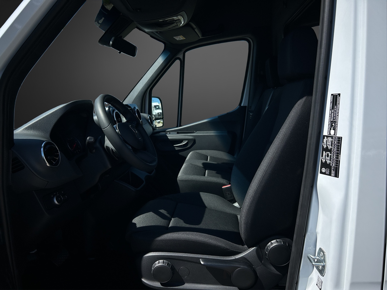 MERCEDES-BENZ Sprinter 319 CDI Standard 9G-TRONIC-image-9