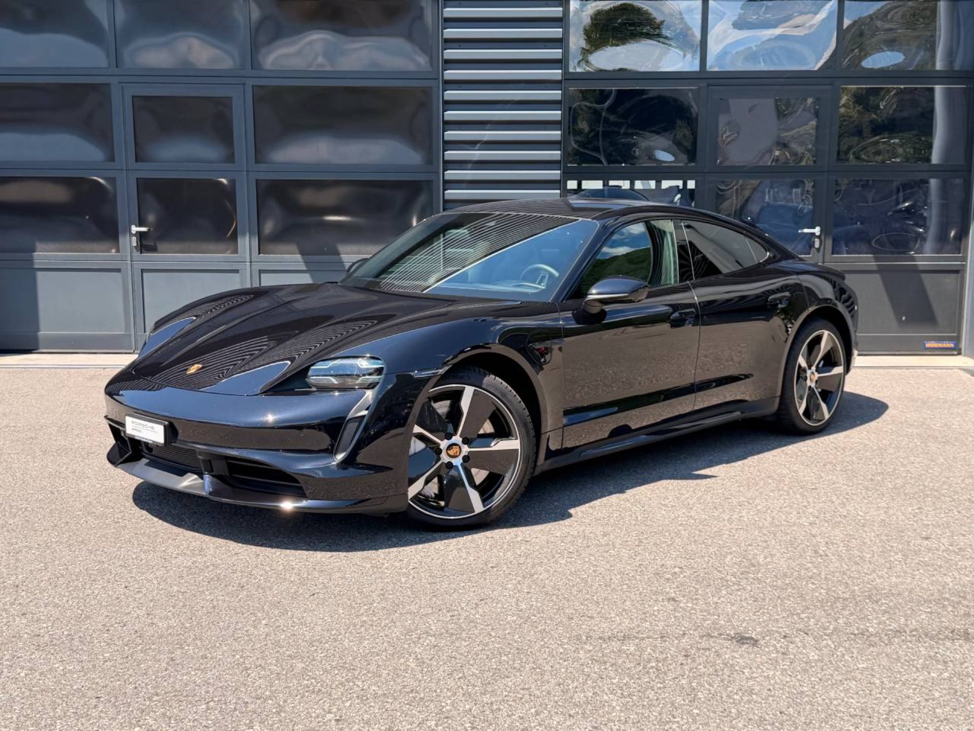 PORSCHE Taycan Turbo